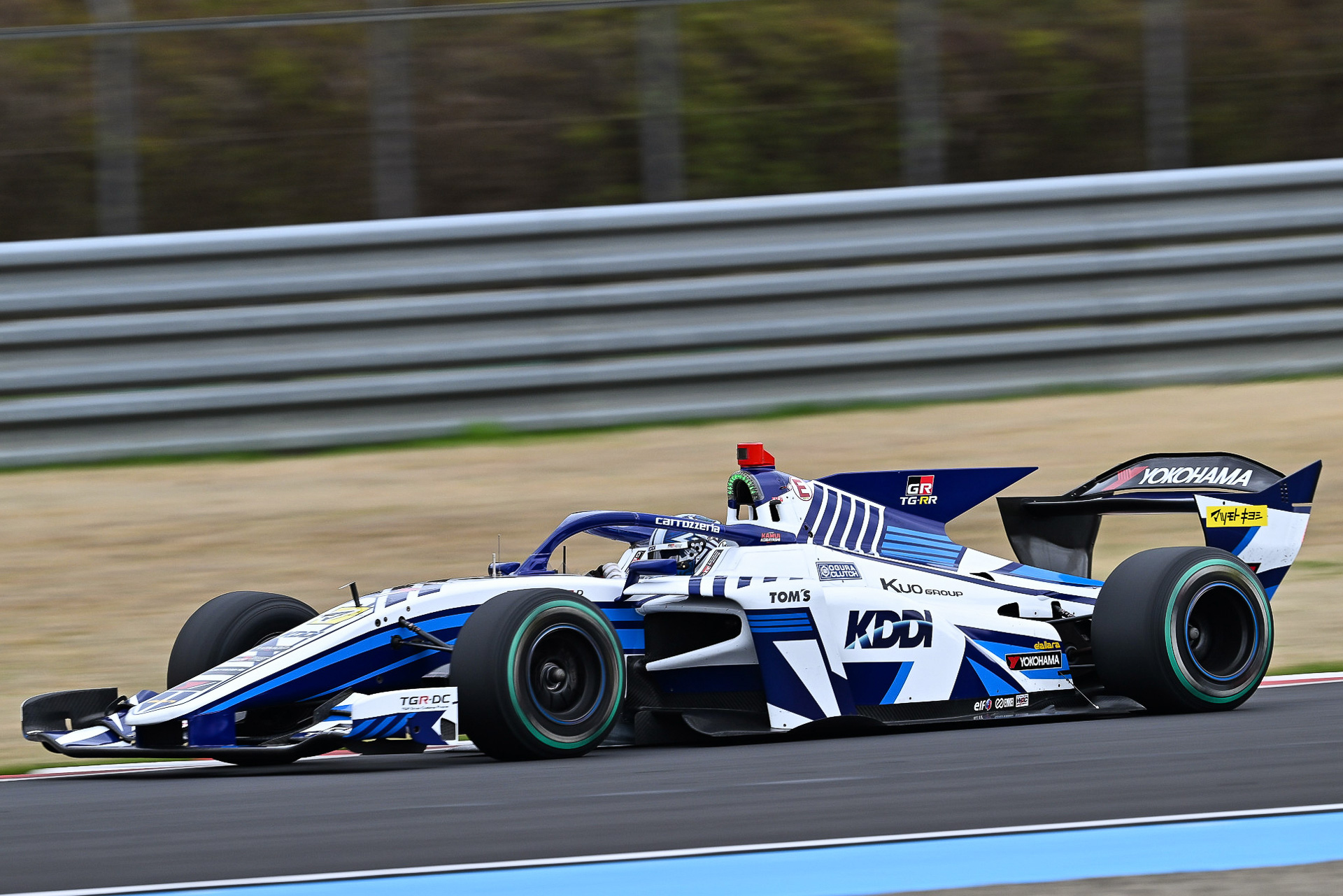 カラーリングの美しいKDDI TGMGP TGR-DC。徐々に成績を上げていきたいところ