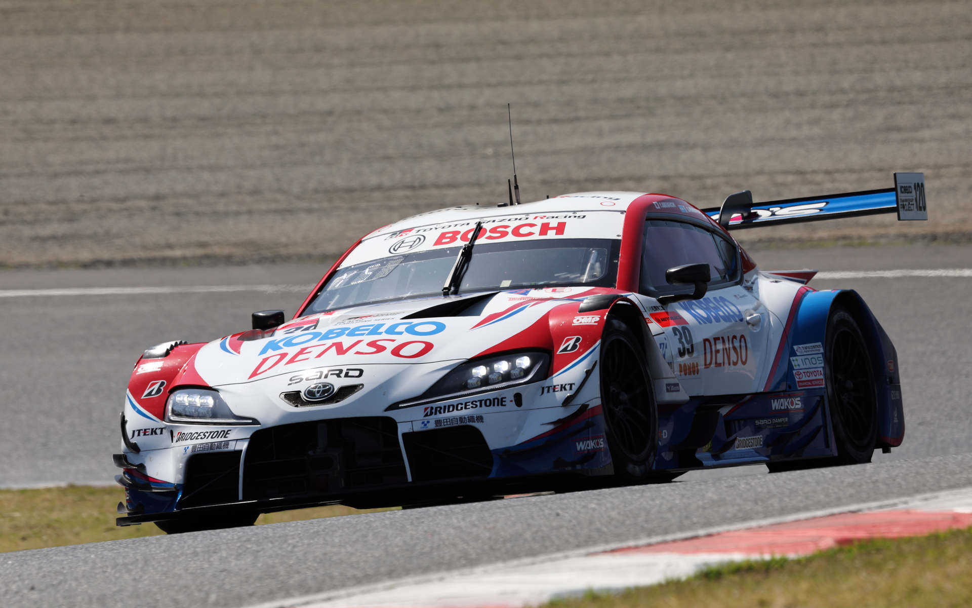 39号車 DENSO KOBELCO SARD GR Supra（関口雄飛/サッシャ・フェネストラズ）