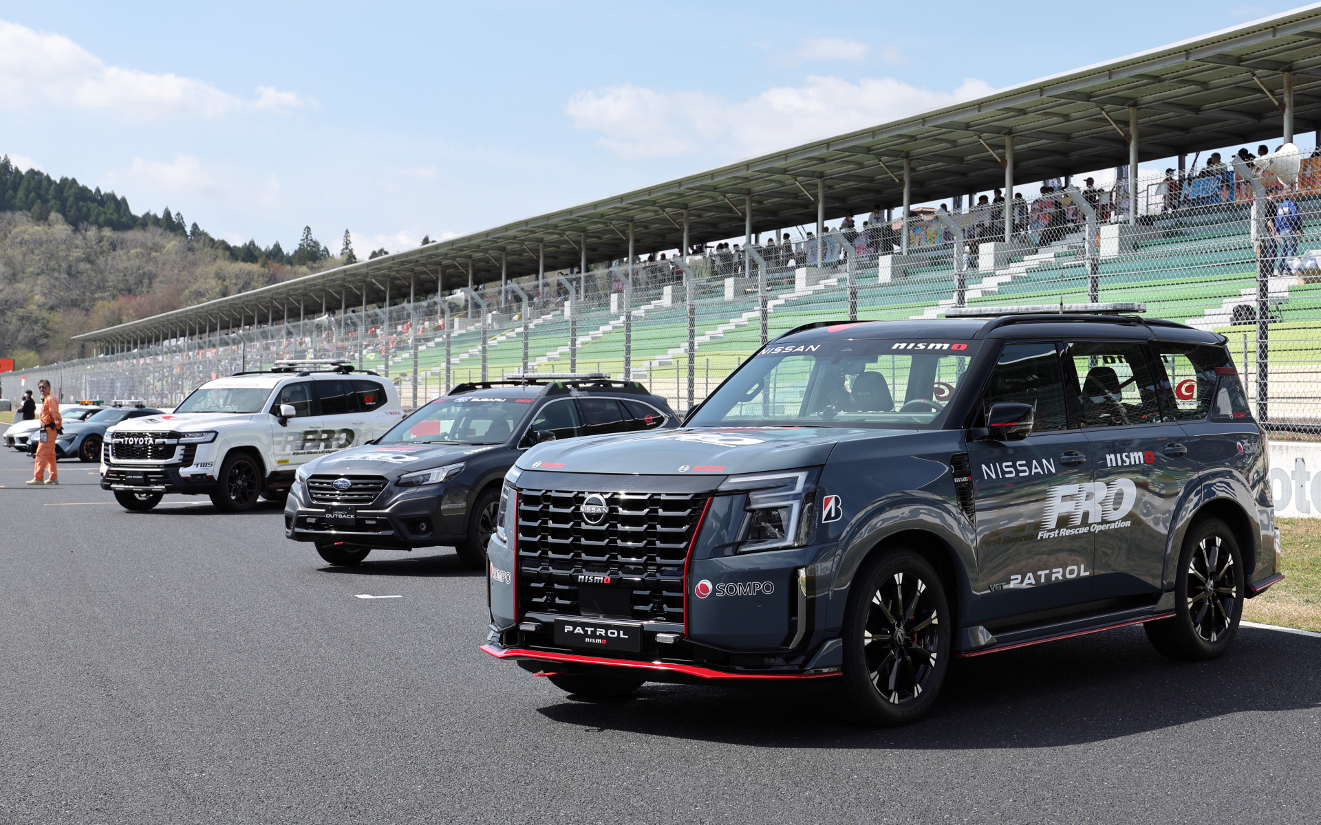 スーパーGTで運用されているFRO車両。パトロール NISMOの存在感が分かる