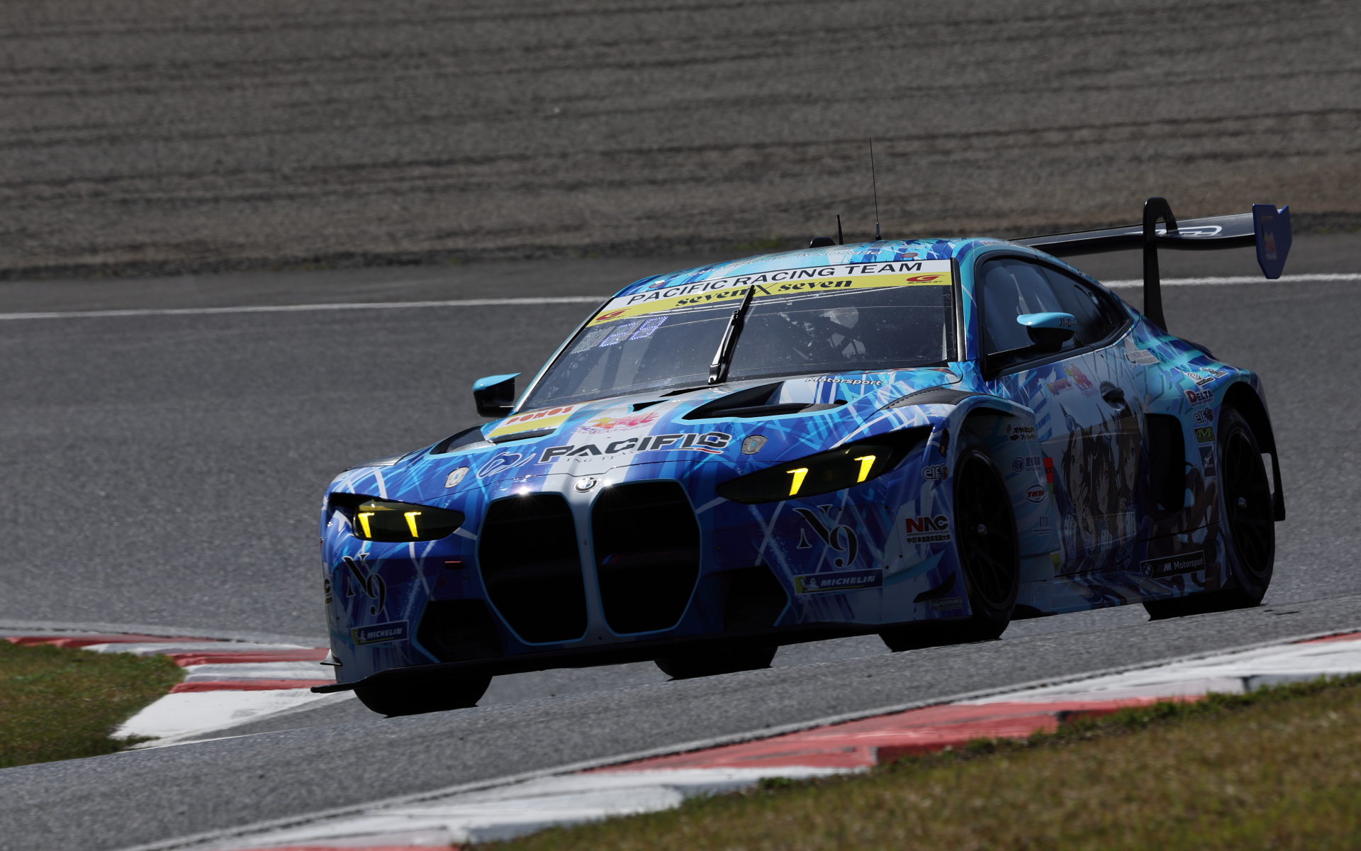 9号車 PACIFIC ウマ娘 NAC BMW（冨林勇佑/藤原優汰/久保凜太郎）