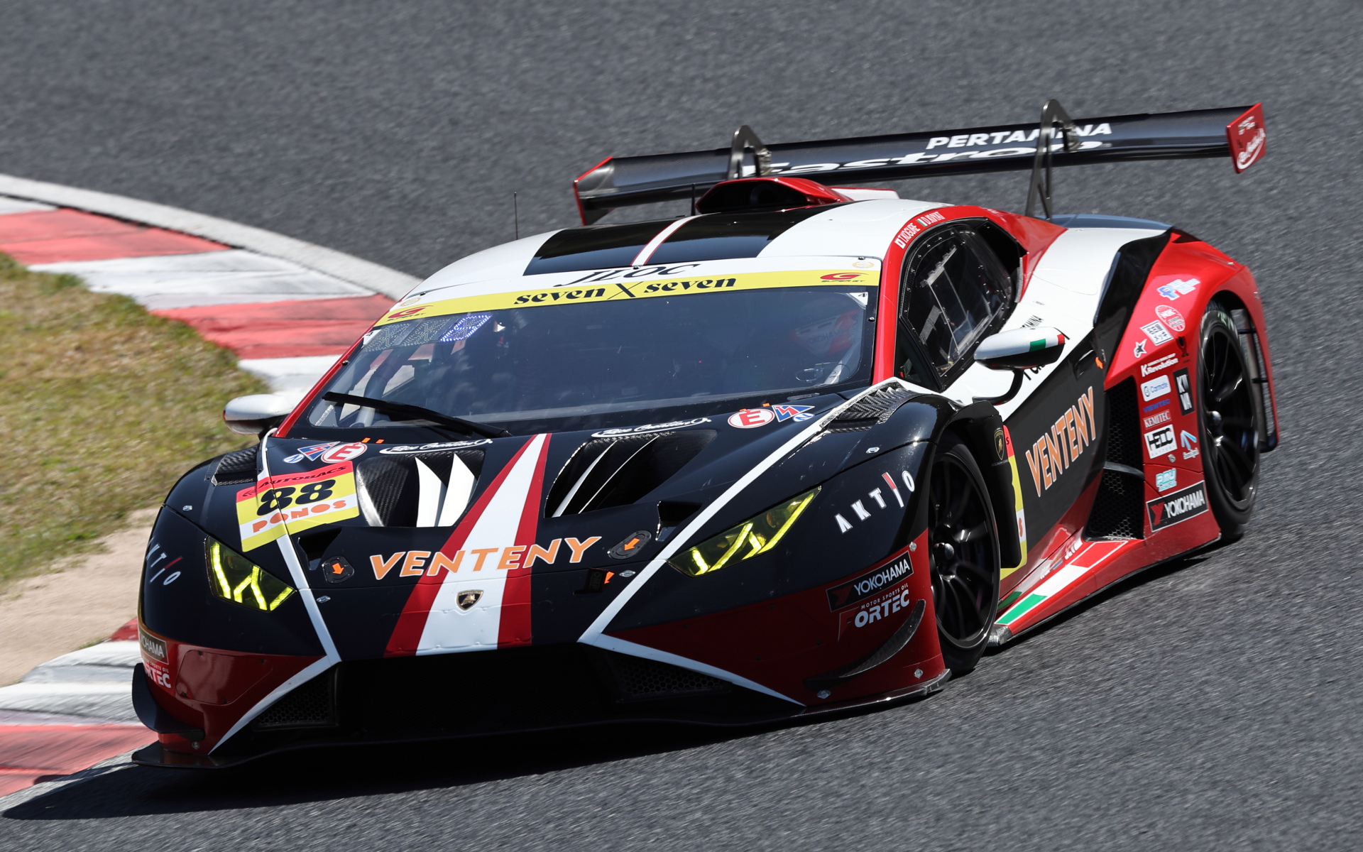 88号車 VENTENY Lamborghini GT3（小暮卓史/ダニール・クビアト/坂口夏月）