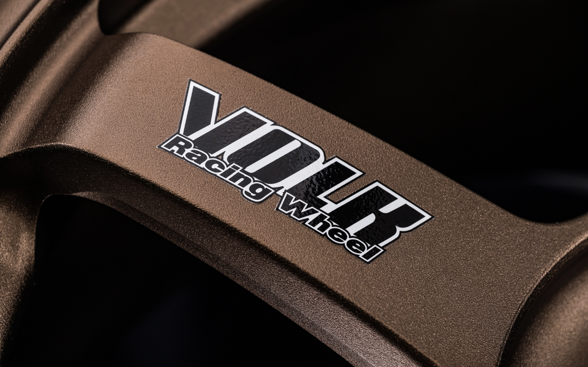 ブロンズのステッカーはブラック