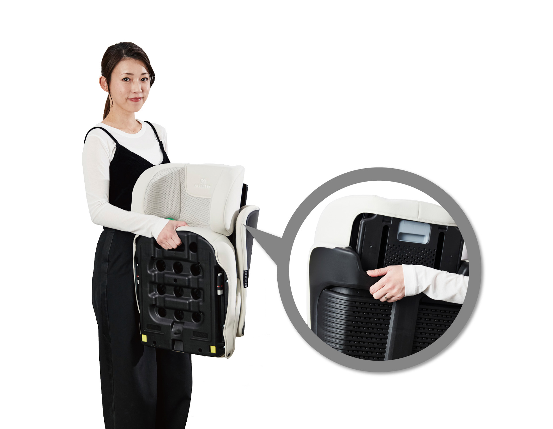 折りたたんで持ち運びも可能。折りたたみ時のサイズは440×253×633mm（幅×奥行き×高さ）