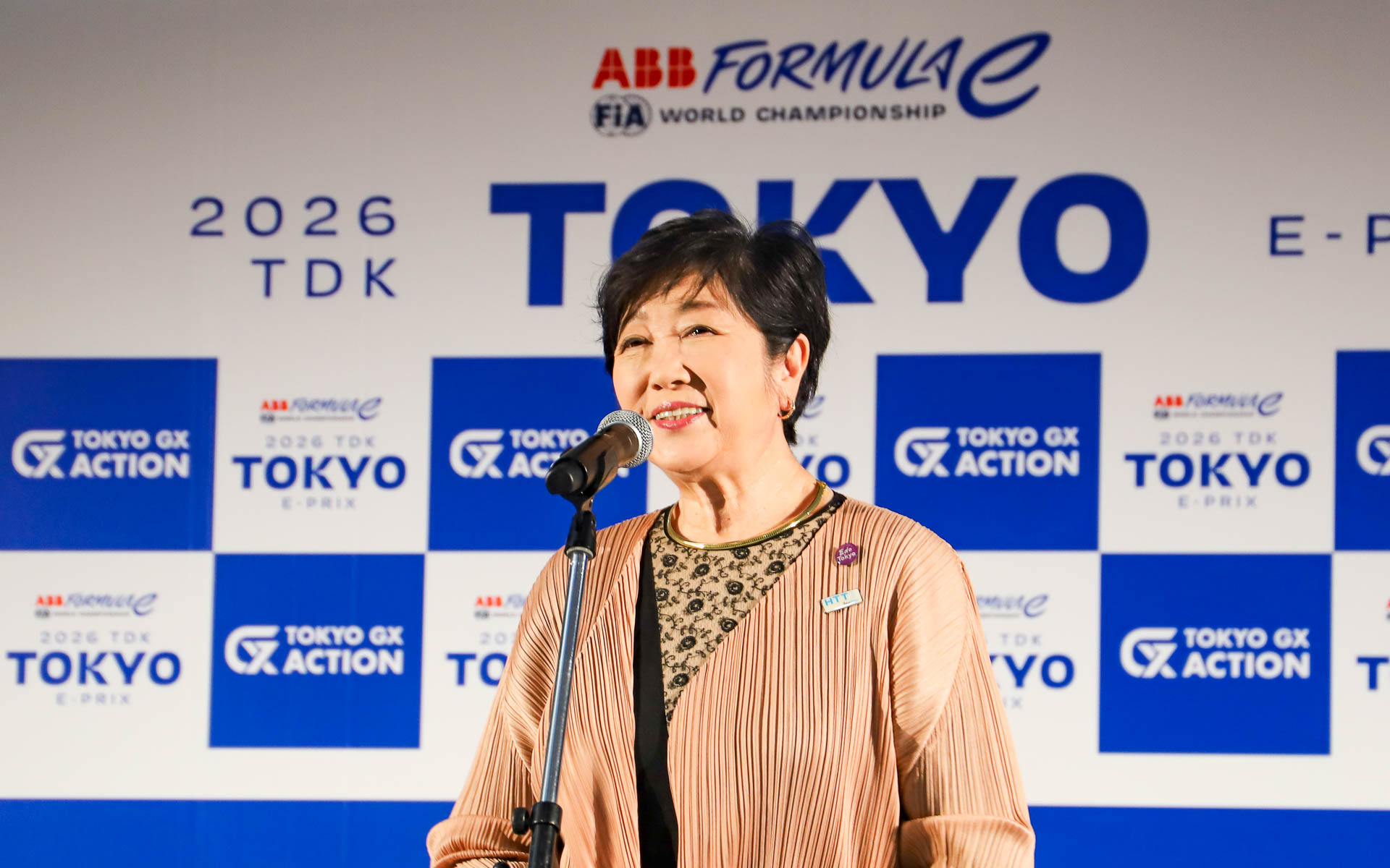 「夜のコースを走り抜けるエキサイティングなレースが、東京のナイトタイムに一層の彩りを添えてくれることを大変楽しみにしております」と、「2026 TDK Tokyo E-Prix」への期待を語った