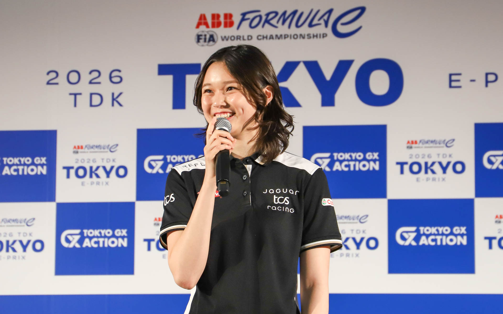 Juju選手は、レース中に考えていることについて「次のコーナーはどう走ったら速いかなって考えてるときはもちろんありますし、あとは今日の晩ご飯は何かなって考えてるときもあります（笑）」と笑顔で話した