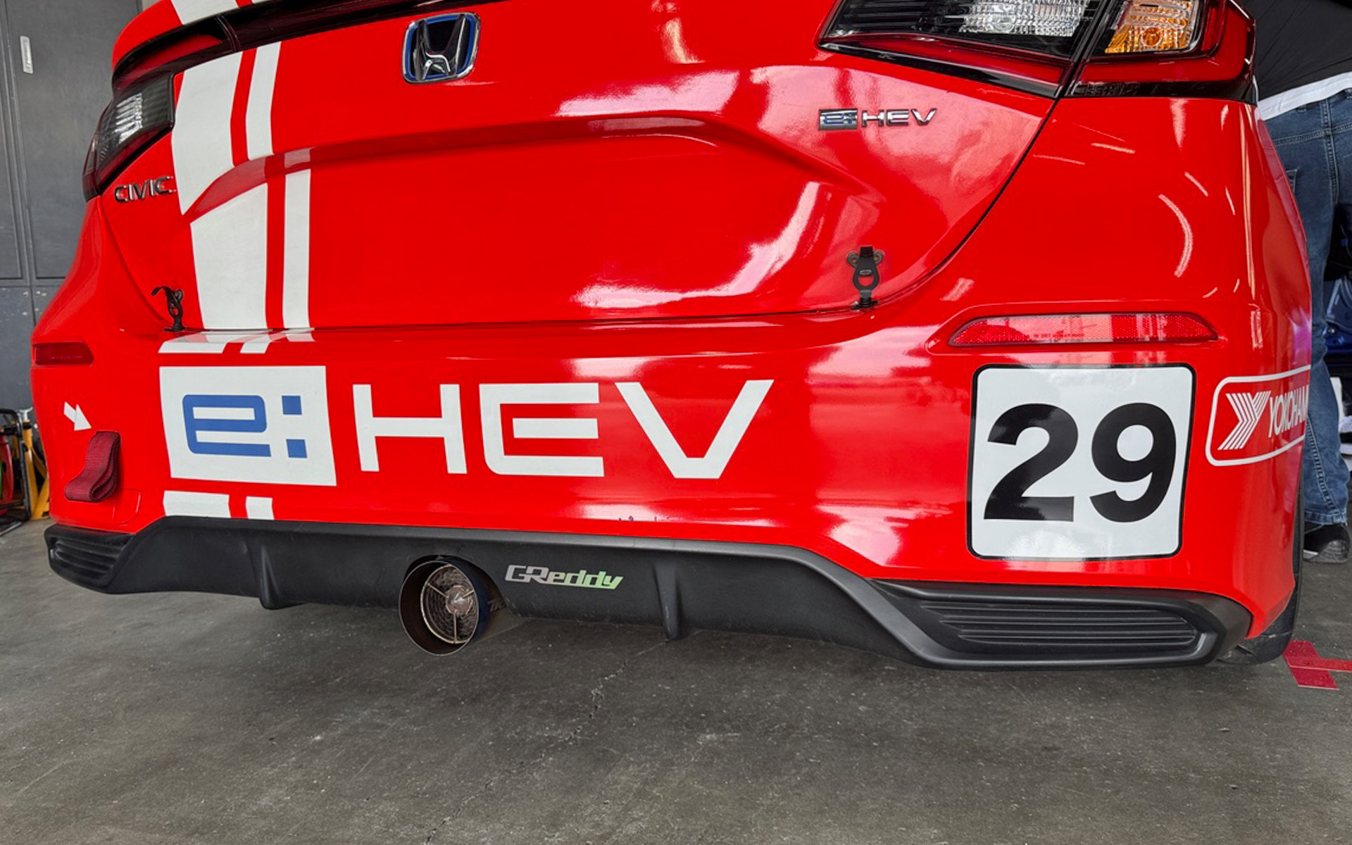 リアスタイルのポイントとなっているGreddyのマフラーが変わり、音がめちゃめちゃカッコよくなりました！　とくにストレートを通過していくときの音がいいんです