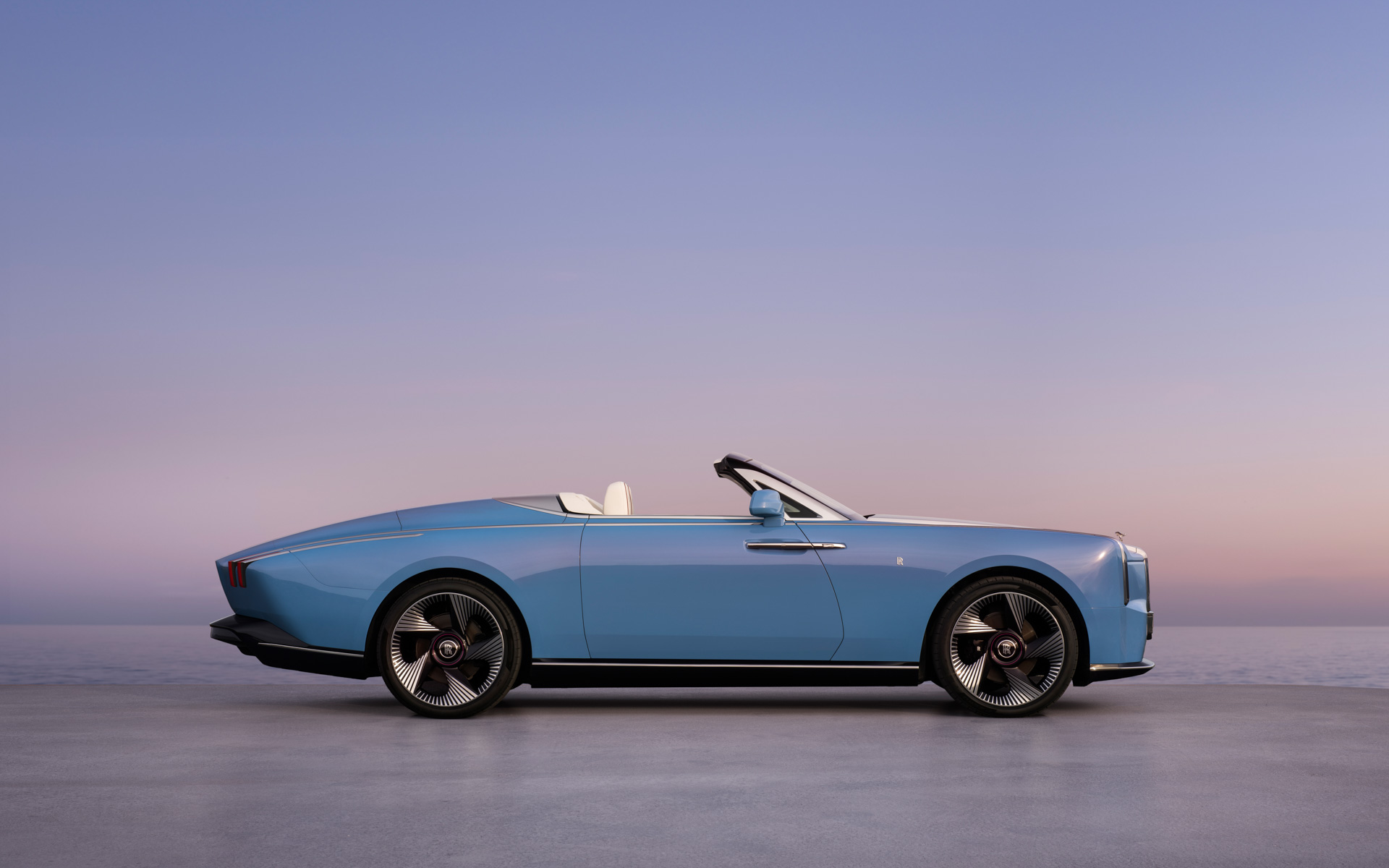 新型2シーターコンバーチブル「プロジェクト・ナイチンゲール」