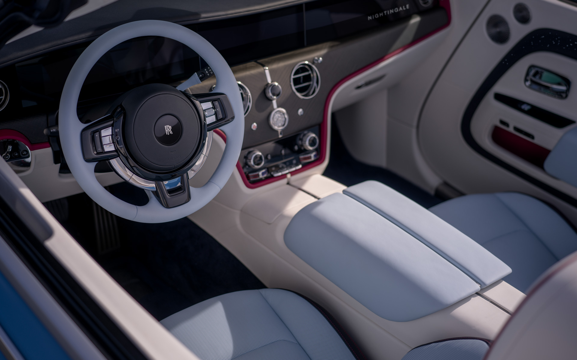 新型2シーターコンバーチブル「プロジェクト・ナイチンゲール」