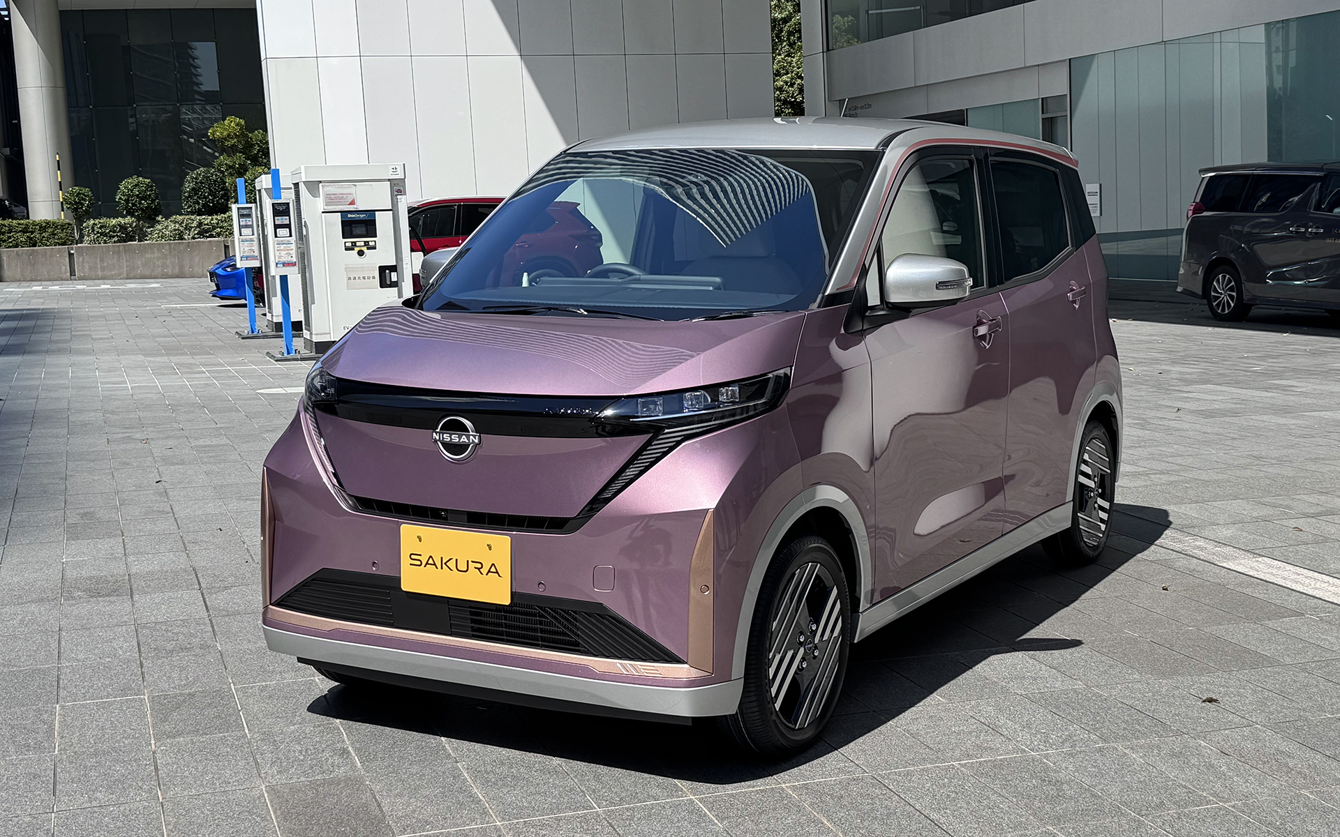 Gグレードのサクラ。ボディカラーは新色「水面乃桜-ミナモノサクラ-」とスターリングシルバーを組み合わせた2トーンカラー