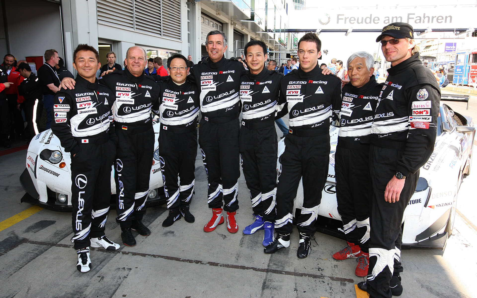 2009年のドライバー布陣はジェントルマンとプロフェッショナルと開発ドライバーが混成していた