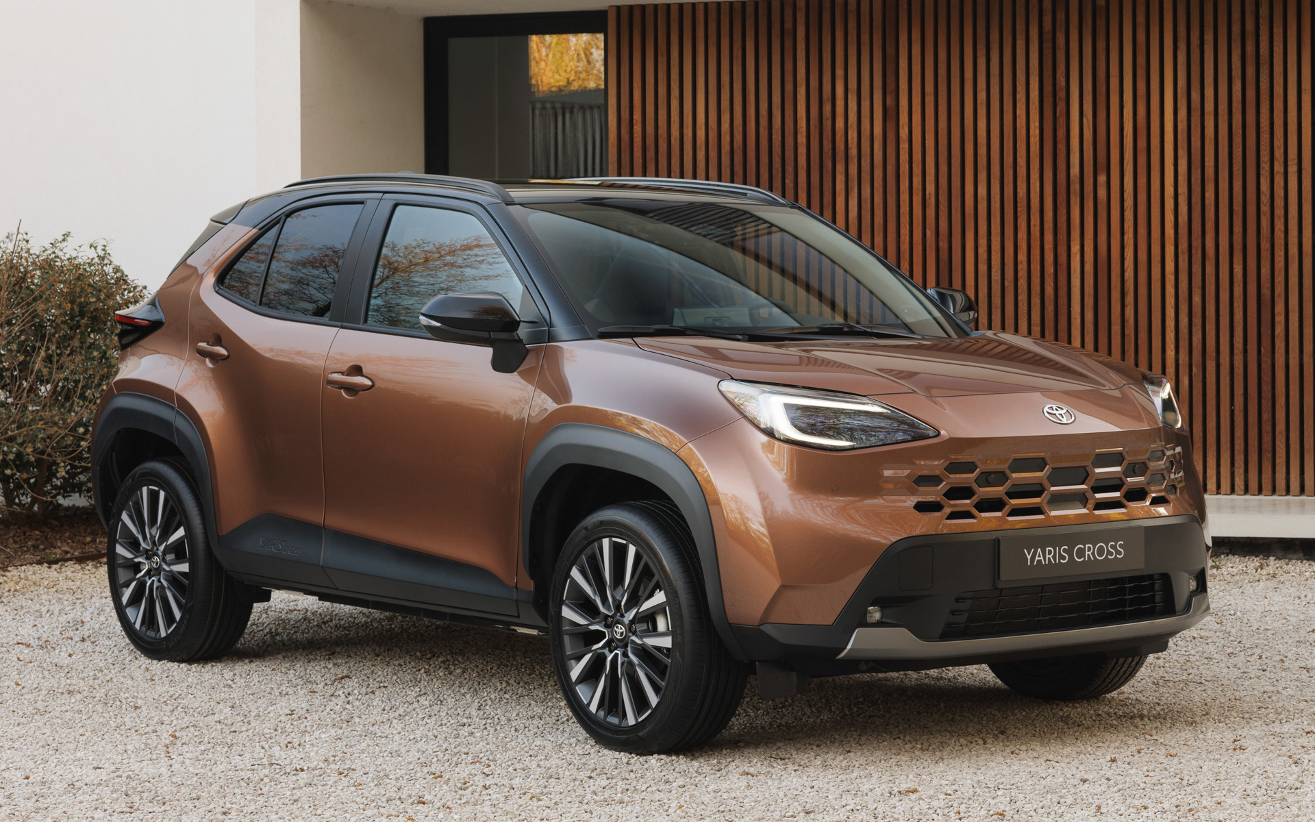 欧州でデザインを一新した「ヤリスクロス」公開