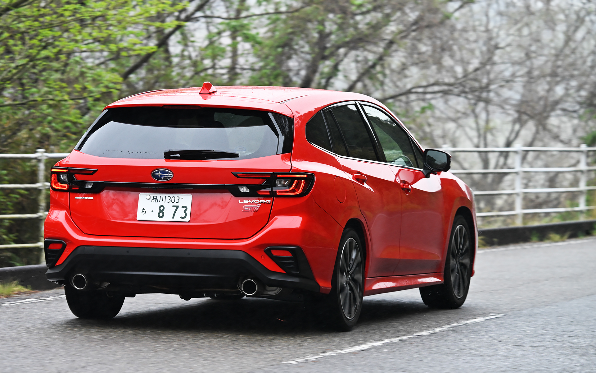 未施工車でも十分にスポーティな走りを味わえる