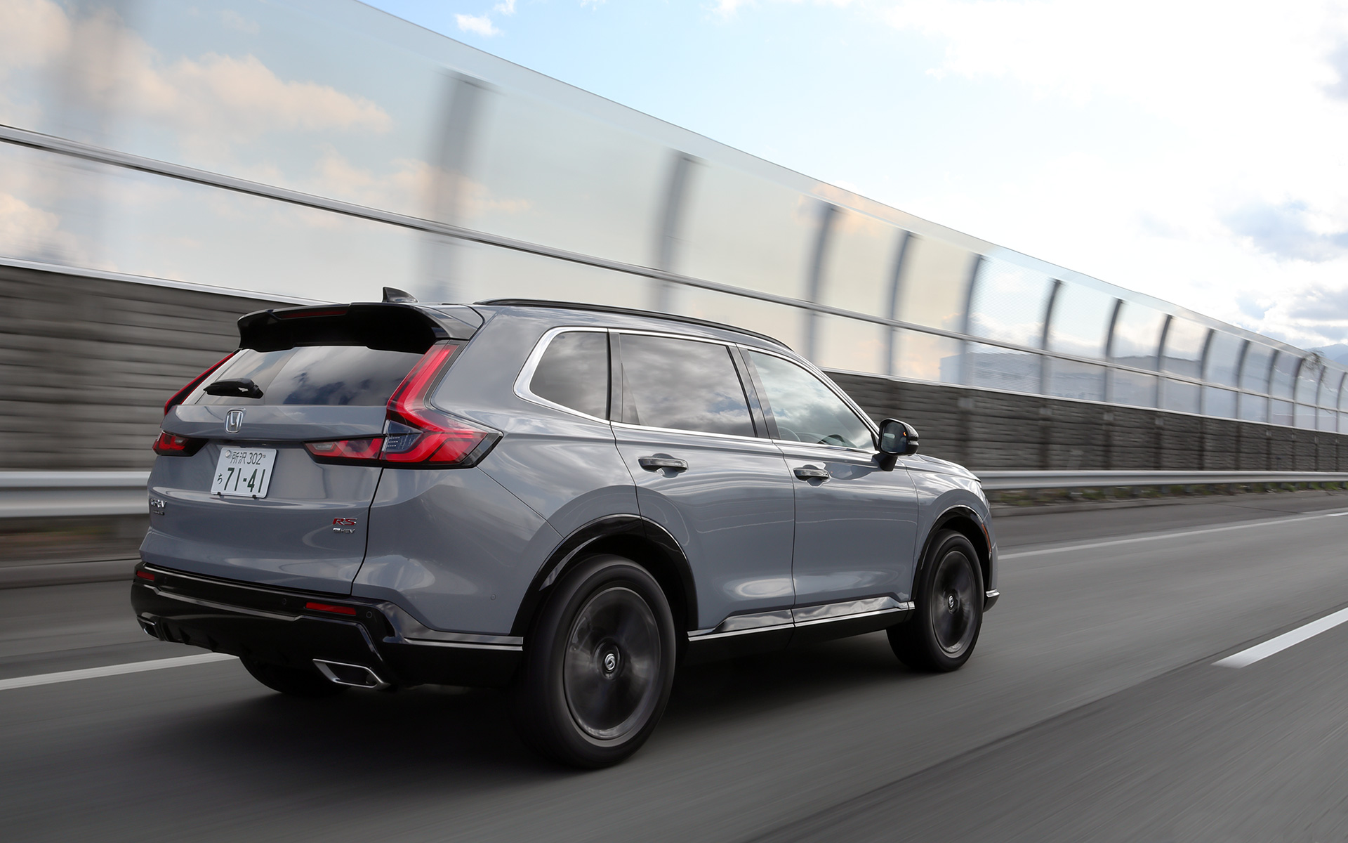 「車線変更支援機能」は初心者ほど便利に感じられそうな機能