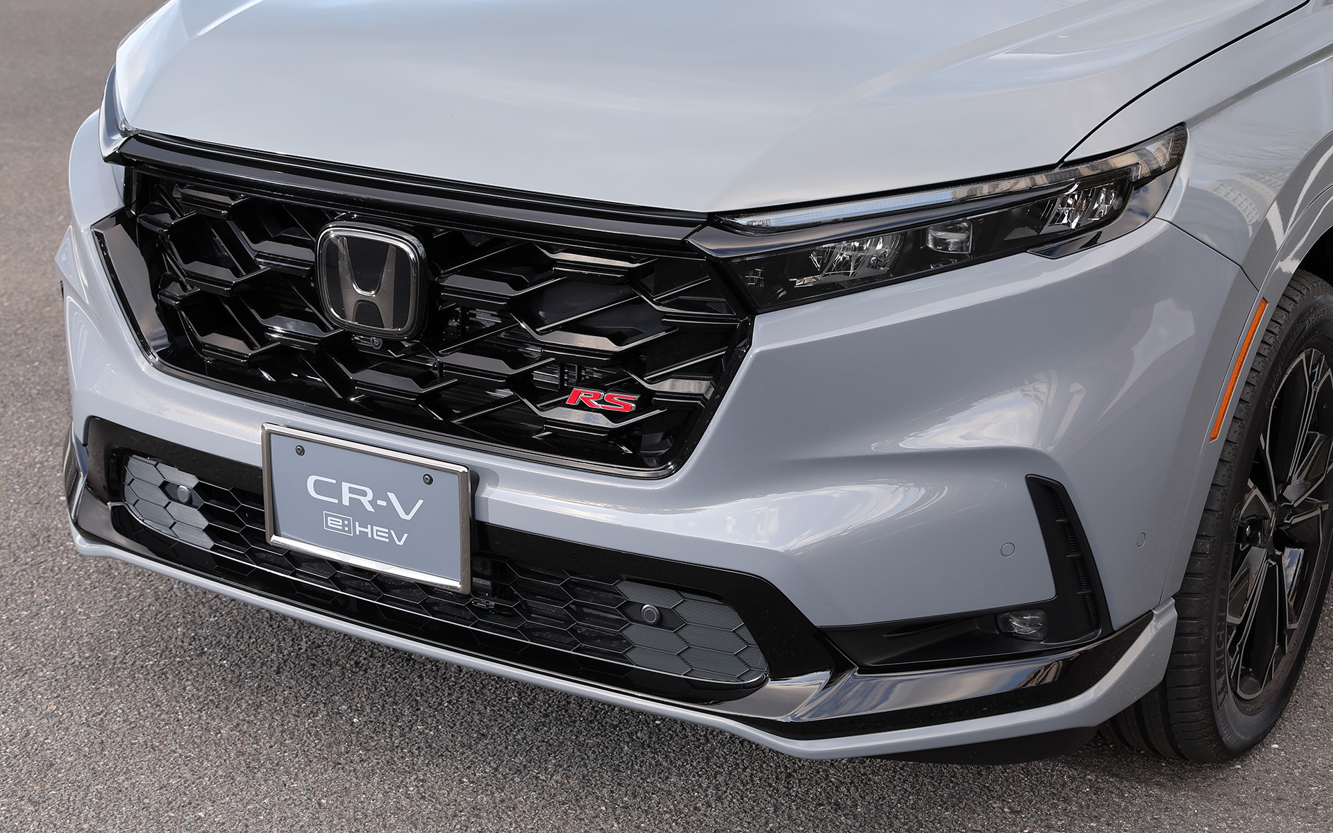 フロントロアースカート。5万9400円～6万2700円