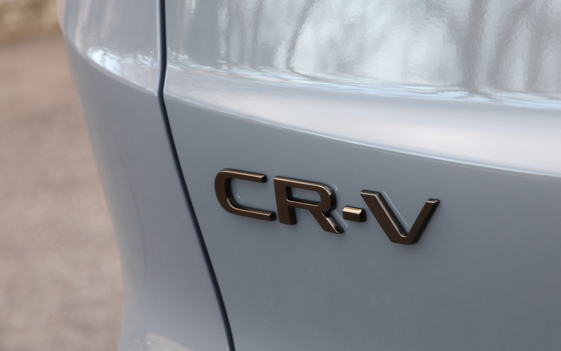 ブラックエンブレム。「CR-V」が4950円、「e:HEV」が5500円、フロントの「H」マークが7150円