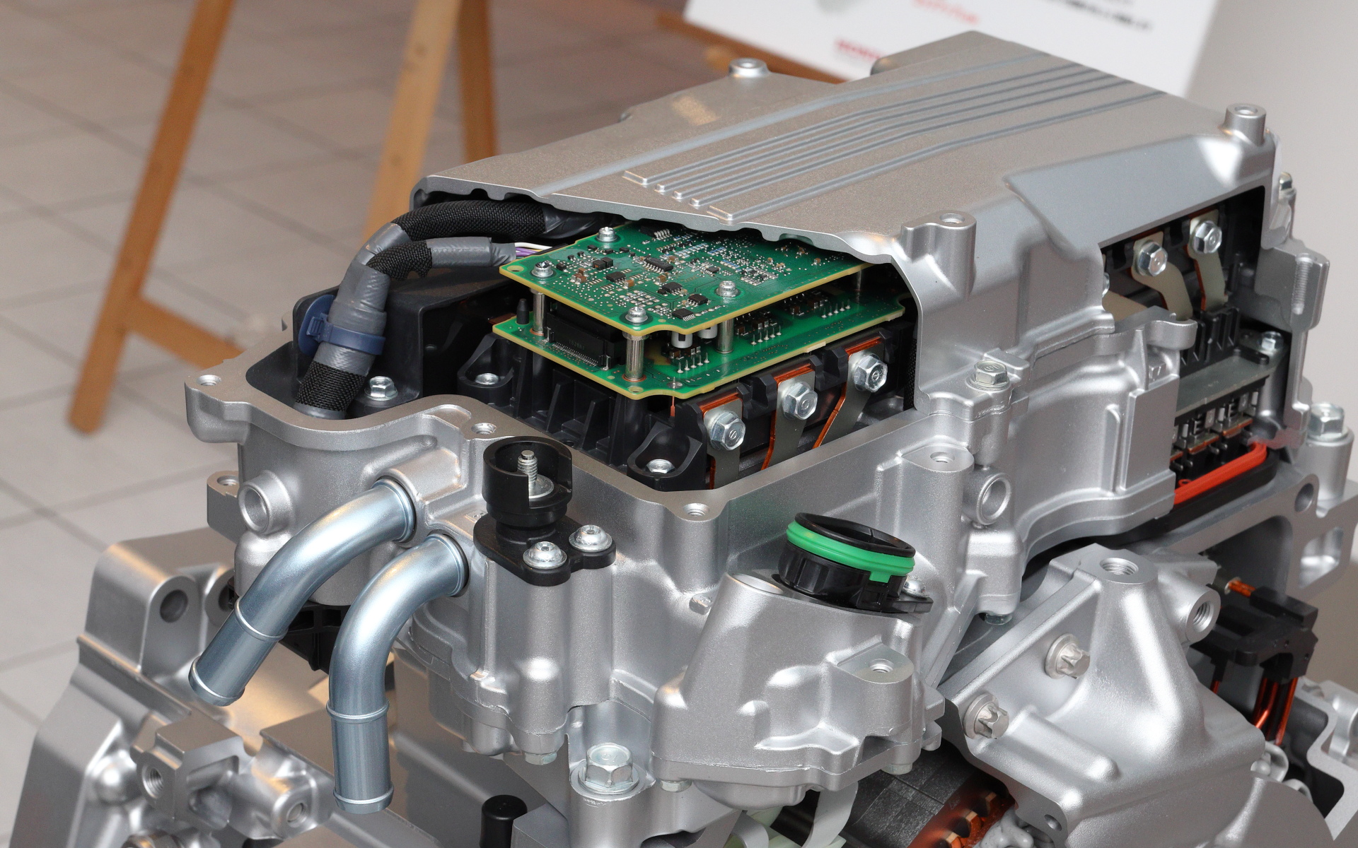 シームレスなギヤチェンジを実現する制御基板