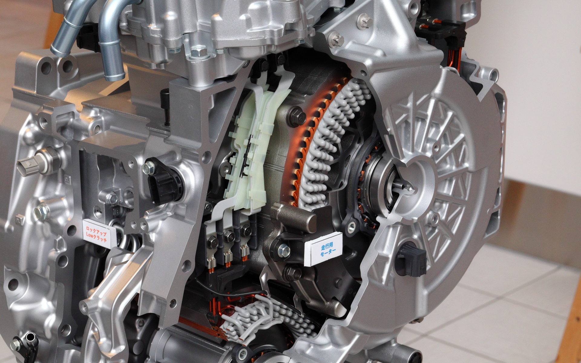 新たに「ロックアップLow」クラッチが追加された（写真左側）