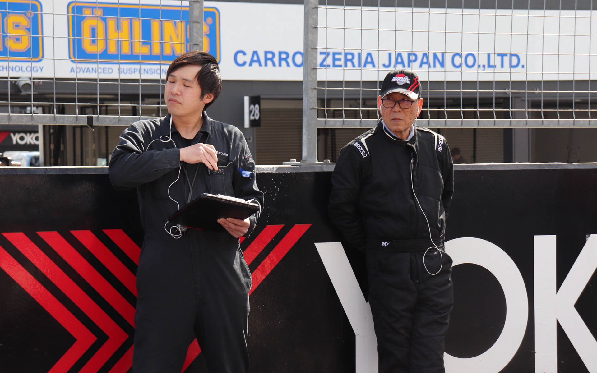サインエリアの村岡君と中村さん。いつも淡々と仕事をこなしてくれる村岡君には感謝してます