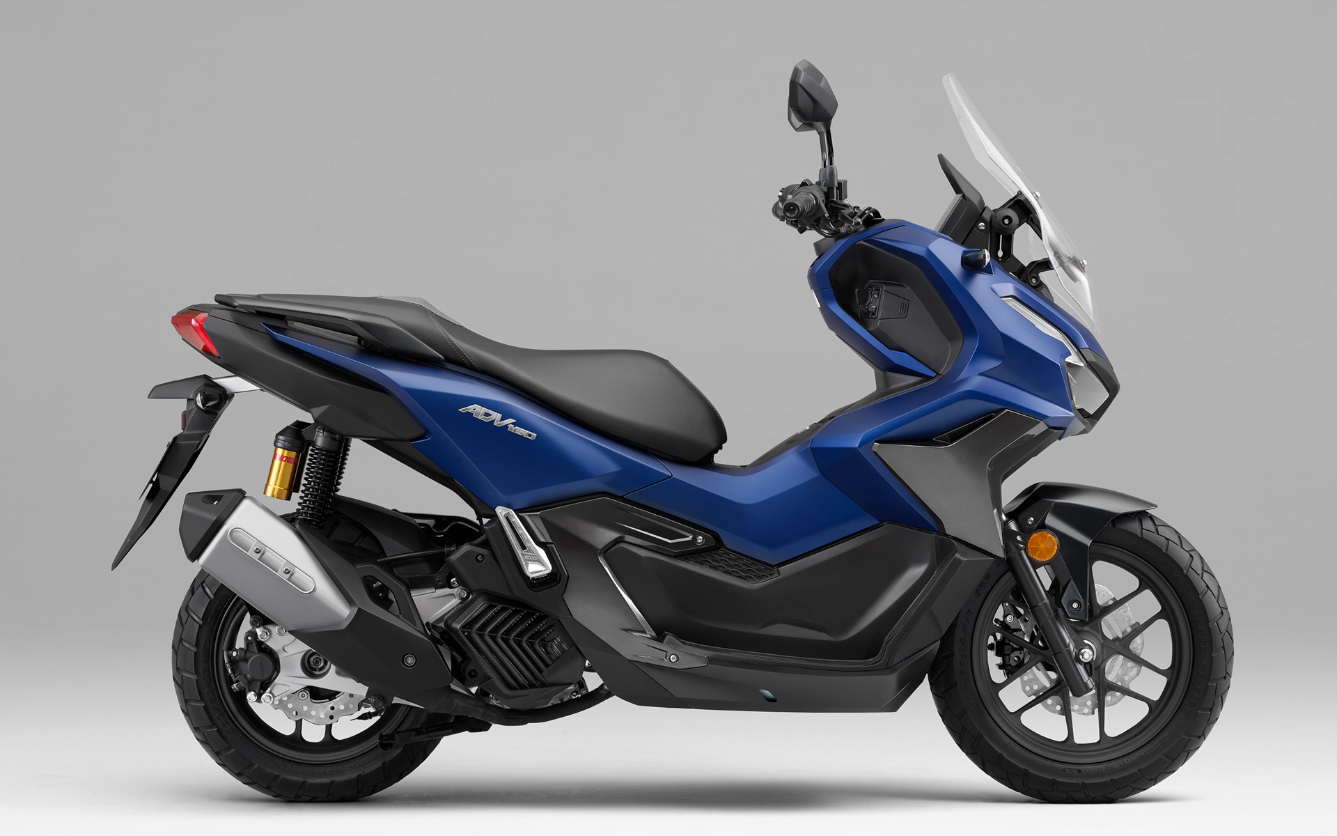 ホンダの軽二輪スクーター「ADV160」ボディカラーはマットパールアジャイルブルー