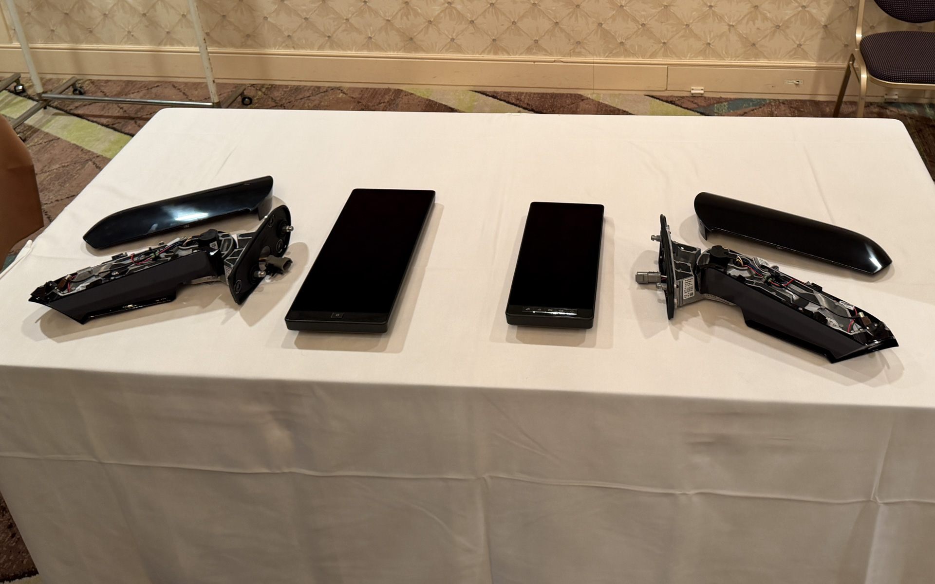 カメラモニターシステムの構成部品