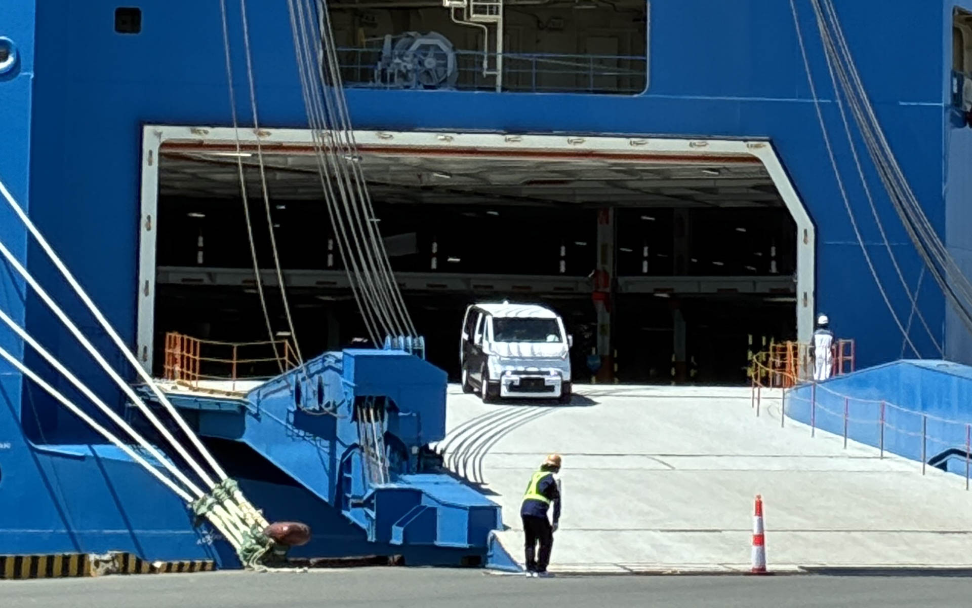 「PV5」が日本に到着