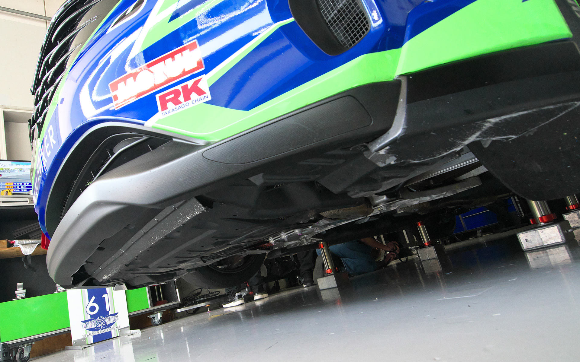 大型化し、空気の流れをスムーズにしたフロントアンダーパネル エアダム