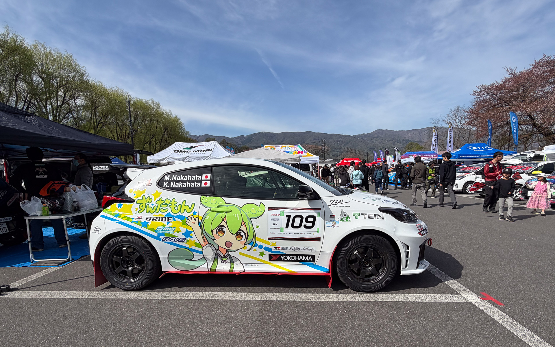 ラリチャレ茅野の参加車のなかでも、特に声援が飛んでいた「ずんだもん」カラーの109号車