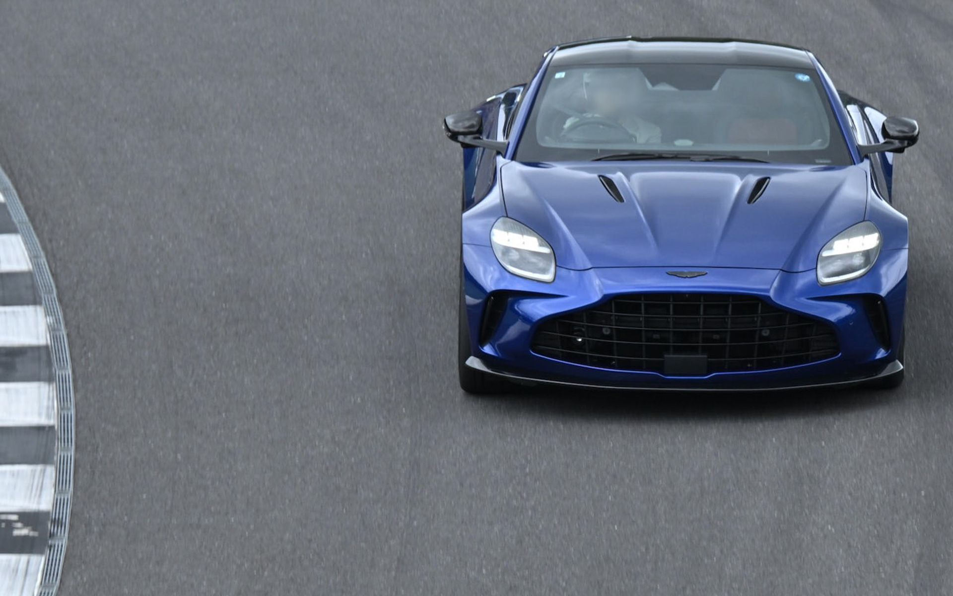 「ヴァンテージ S」