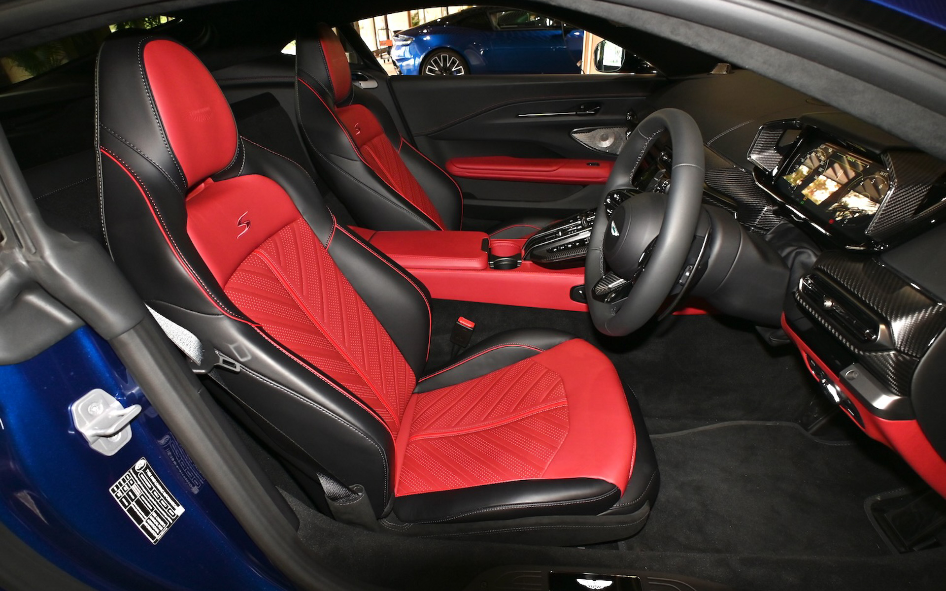 ヴァンテージ Sのインテリア