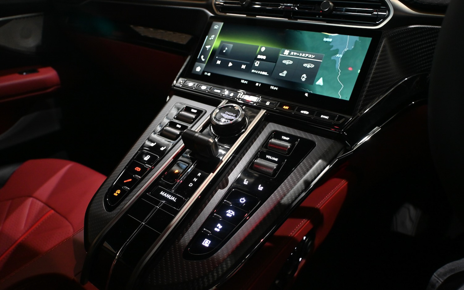 トランスミッションは8速AT