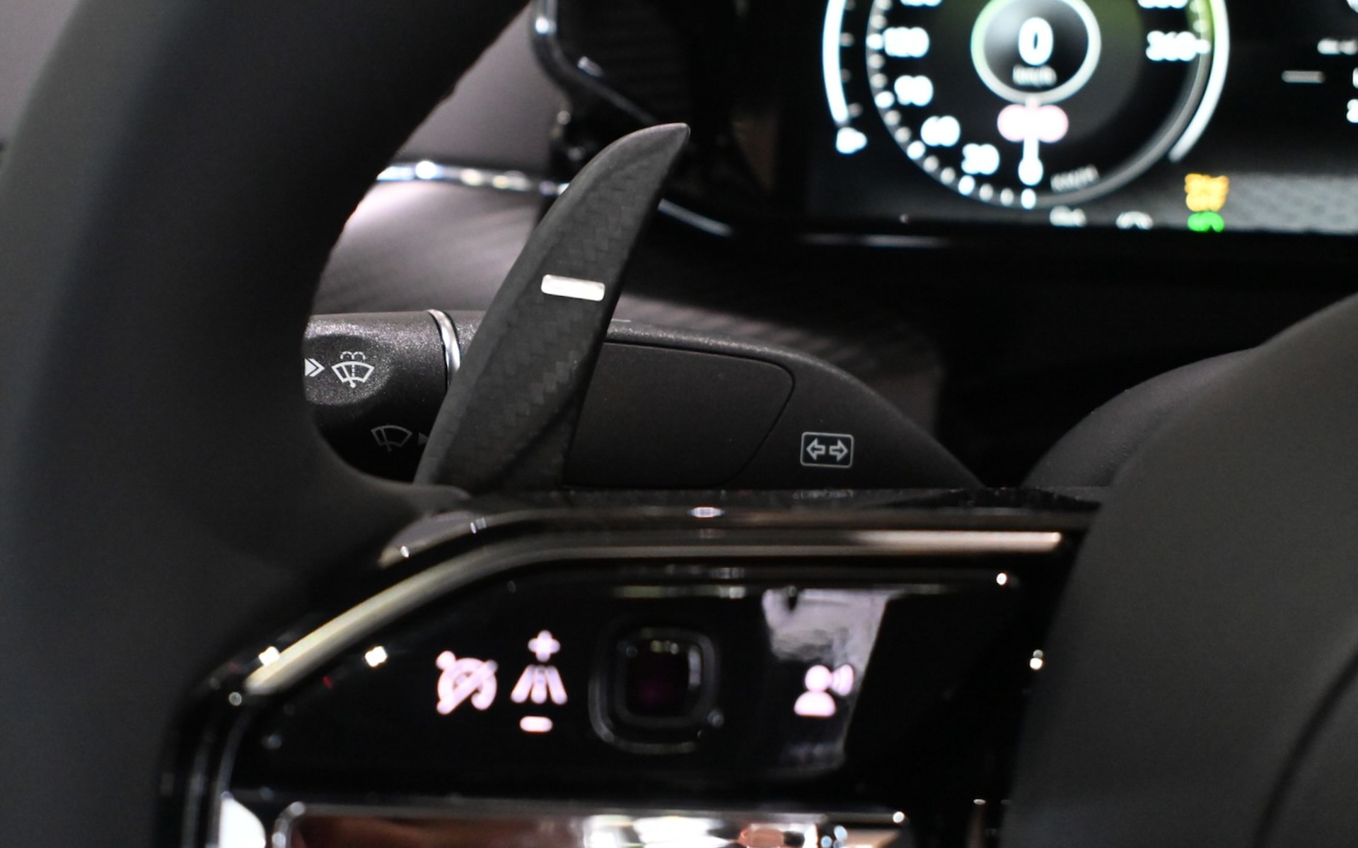 トランスミッションは8速AT