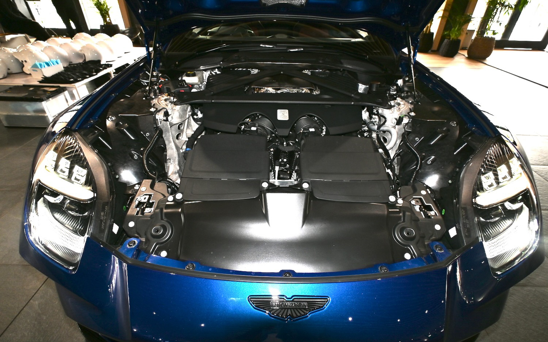 V型8気筒4.0リッターツインターボエンジンはベースモデル比15PSアップの680PSを発生