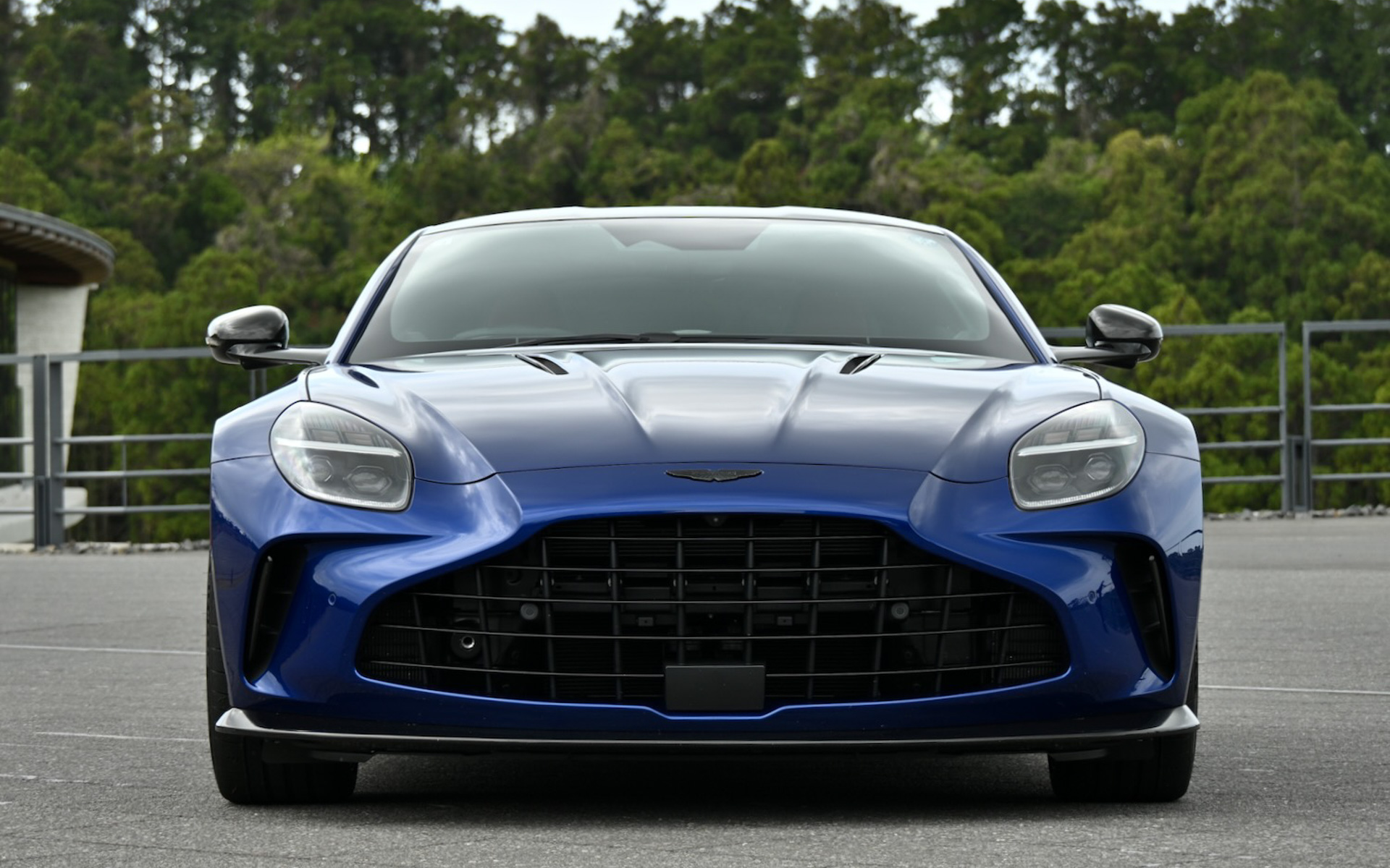 ボディサイズは4495×2045×1275mm（全長×全幅×全高）