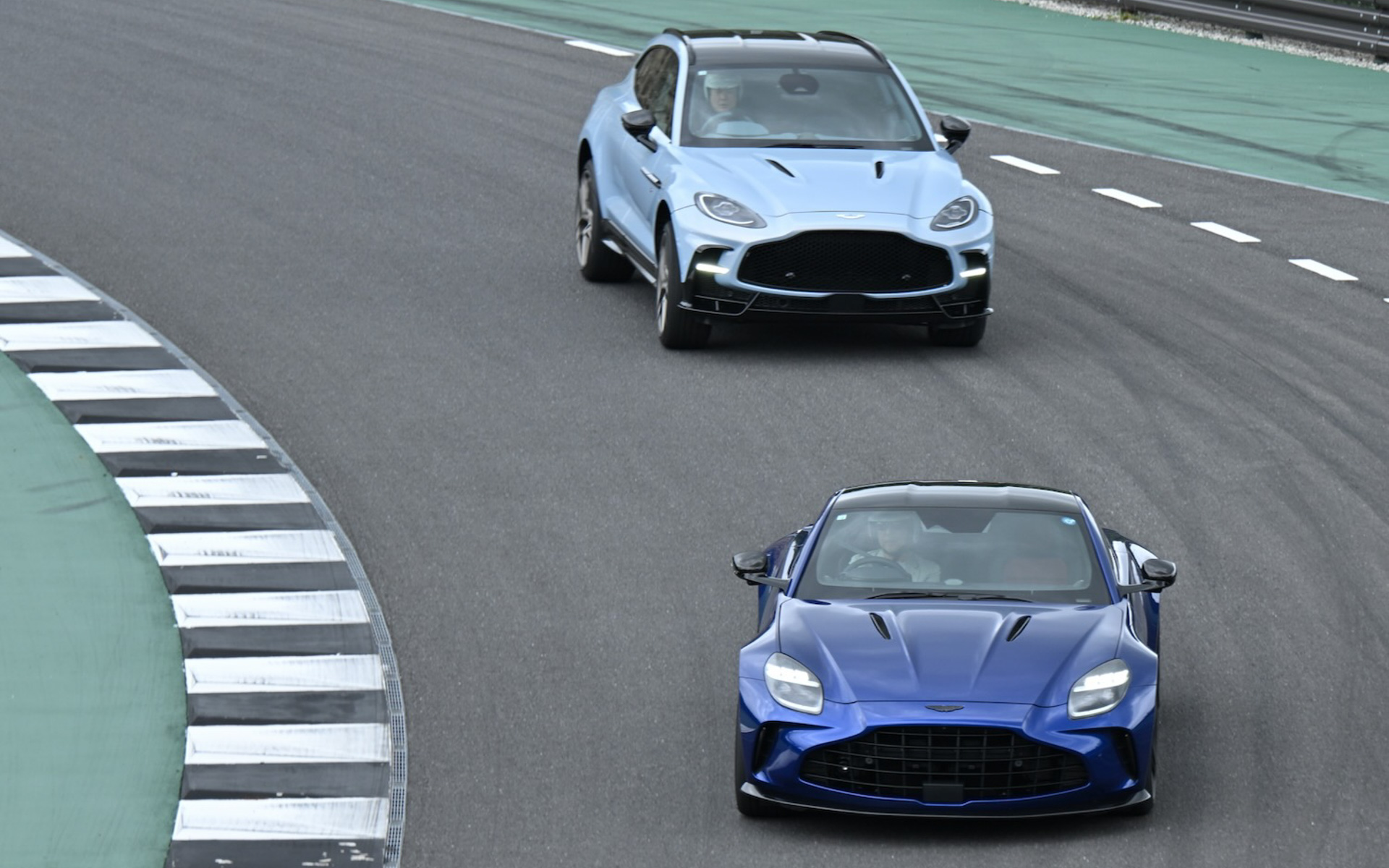 「DBX S」「ヴァンテージ S」の試乗会に参加した