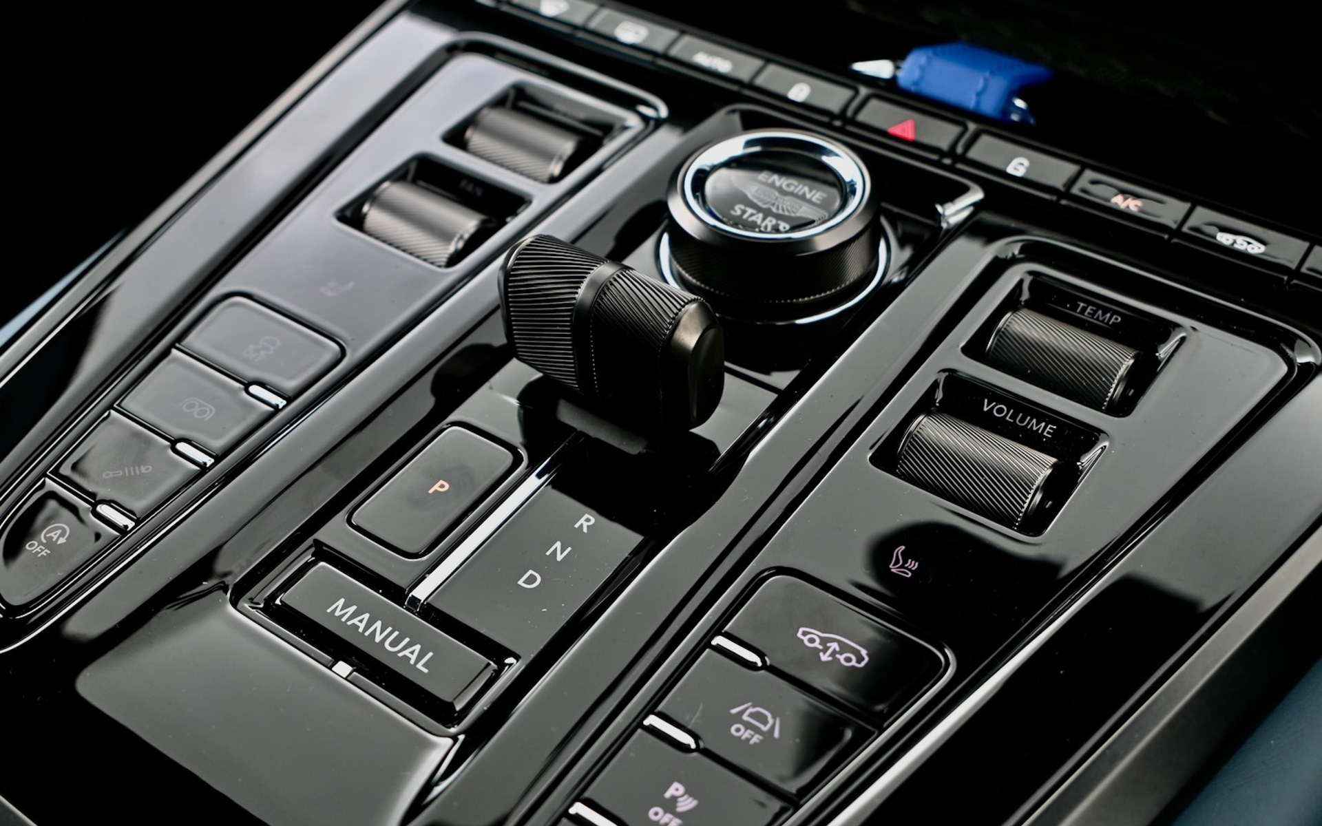 トランスミッションは9速AT