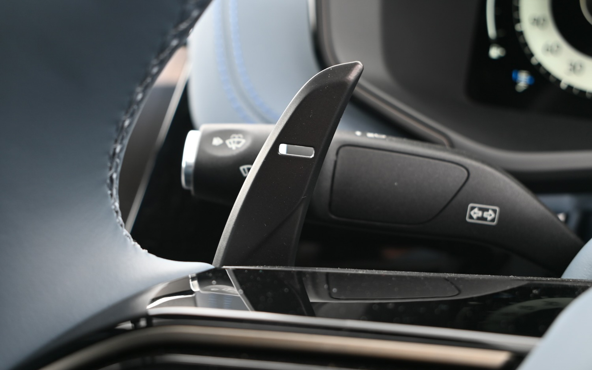 トランスミッションは9速AT