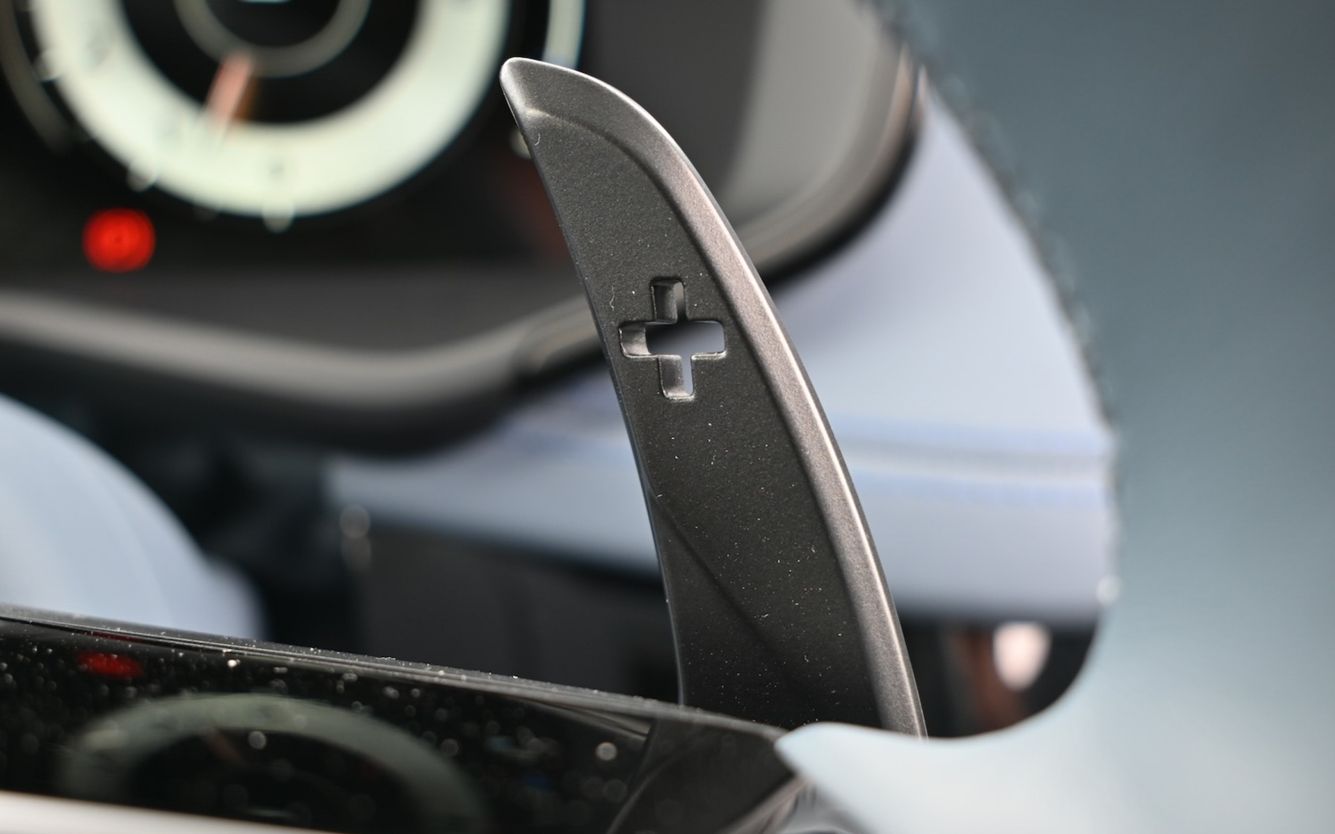 トランスミッションは9速AT