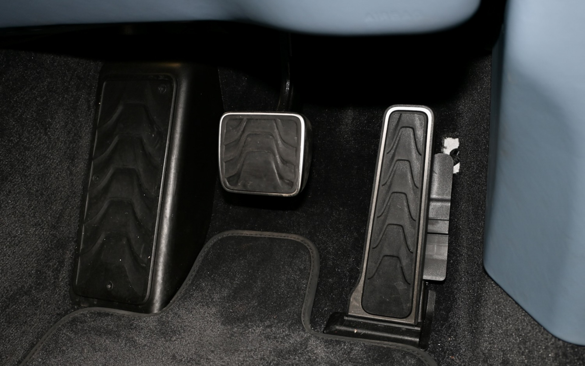 トランスミッションは9速AT