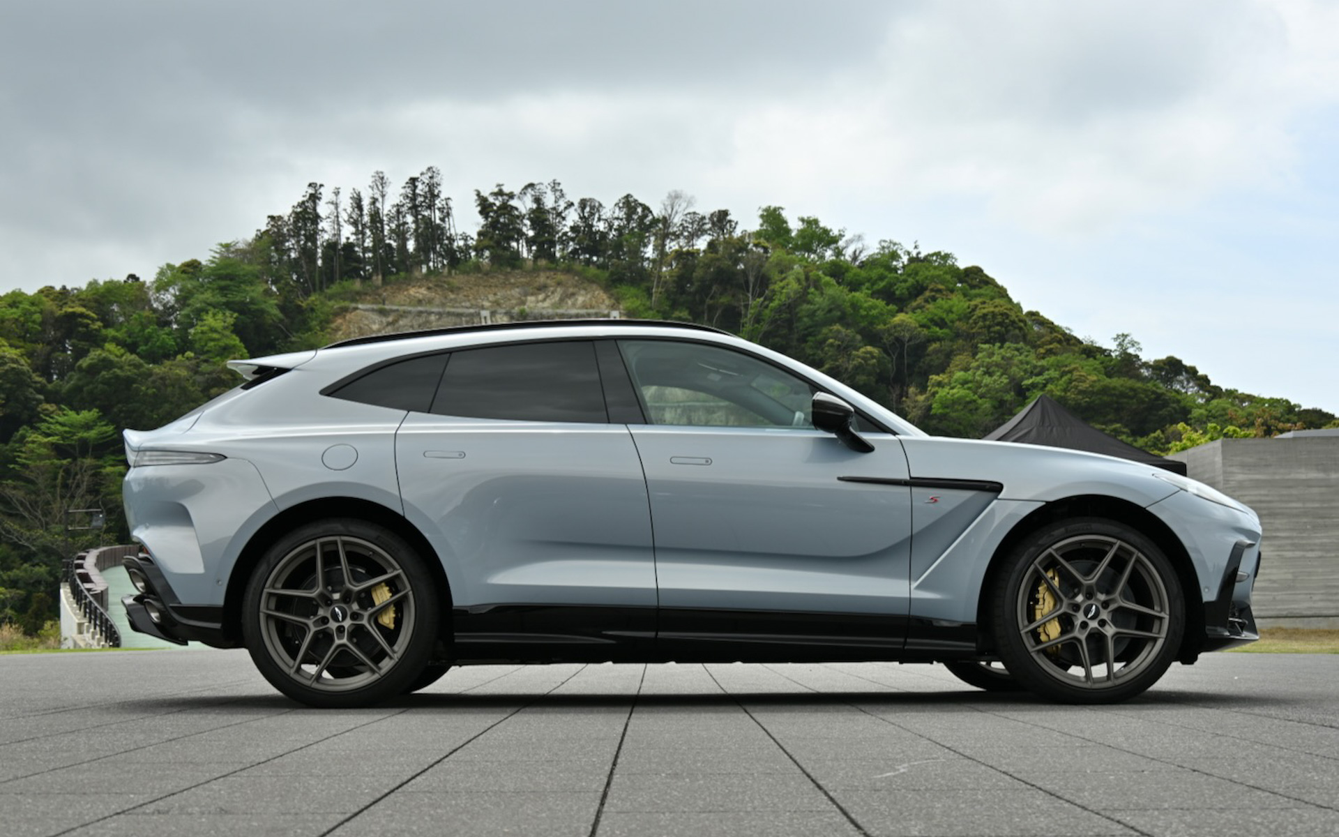 「DBX S」のボディサイズは5039×2175×1680mm（全長×全幅×全高）