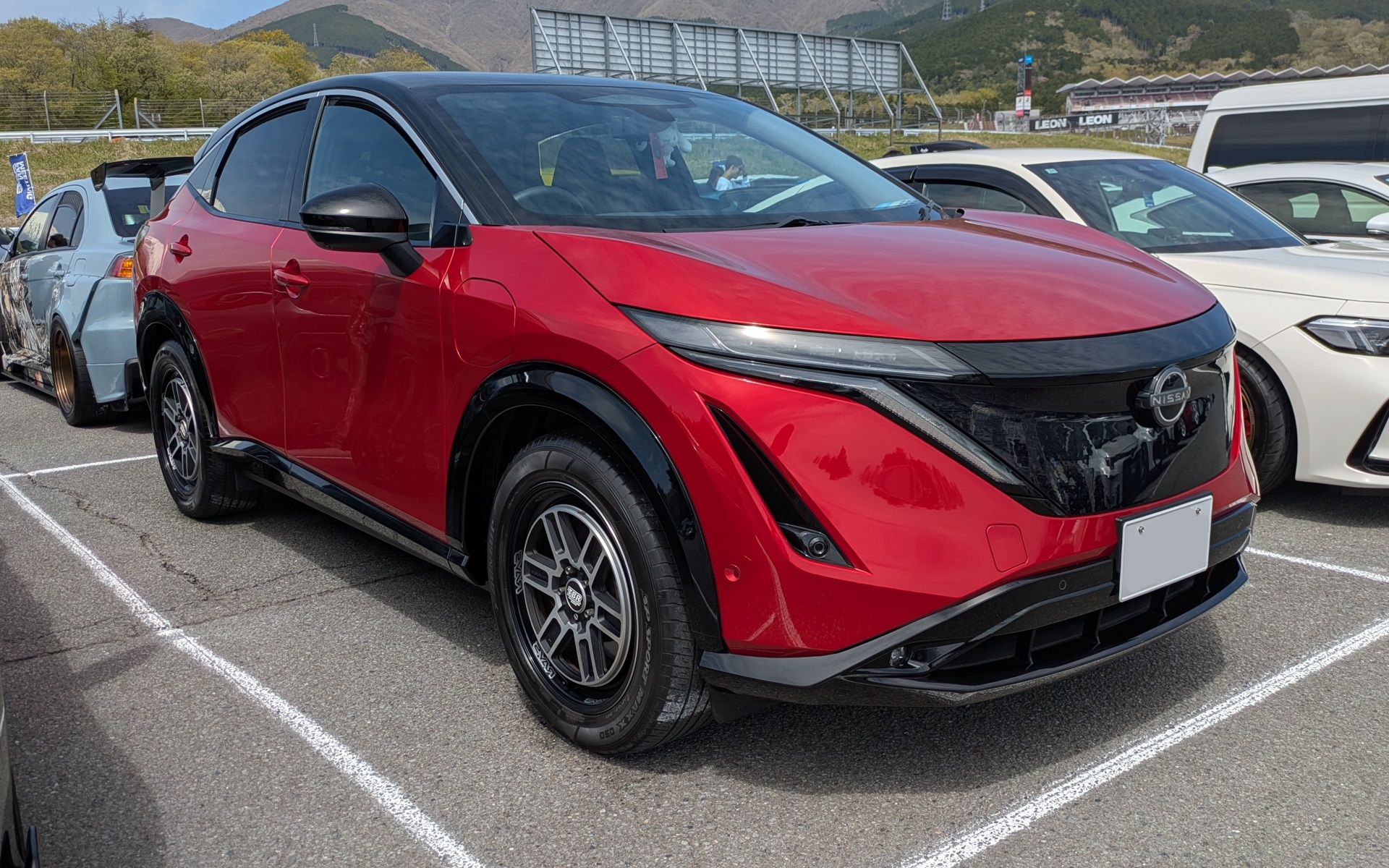 来場者はスポーツカーだけでなく軽自動車、軽トラック、ミニバン、SUV、輸入車などなど、さまざまなジャンルのクルマが並んでいた