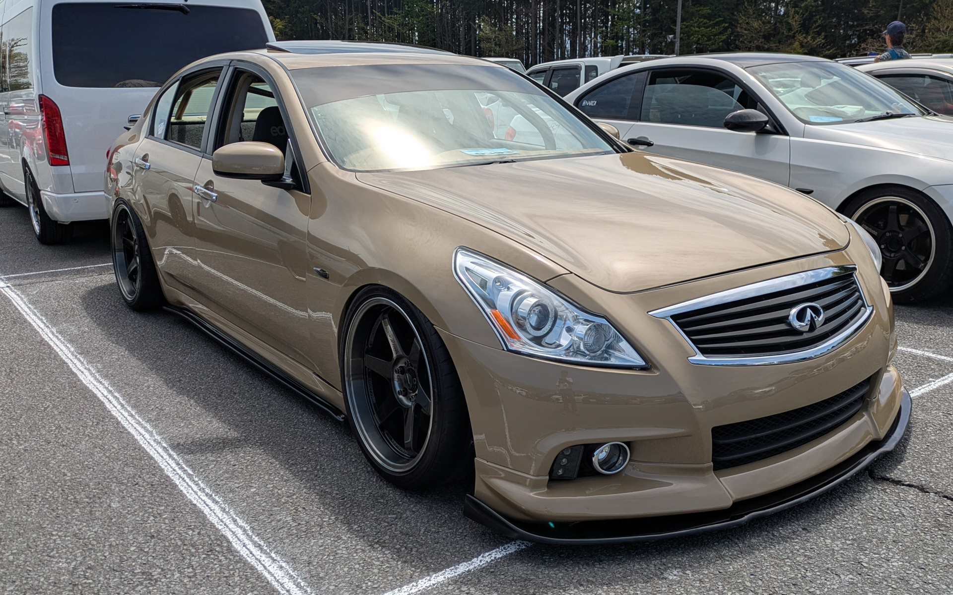 来場者はスポーツカーだけでなく軽自動車、軽トラック、ミニバン、SUV、輸入車などなど、さまざまなジャンルのクルマが並んでいた