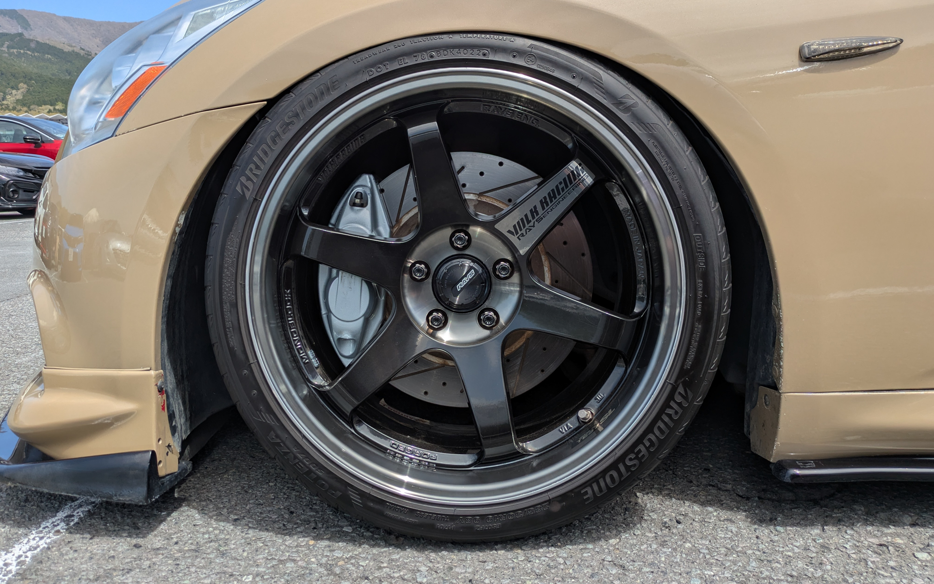 来場者はスポーツカーだけでなく軽自動車、軽トラック、ミニバン、SUV、輸入車などなど、さまざまなジャンルのクルマが並んでいた