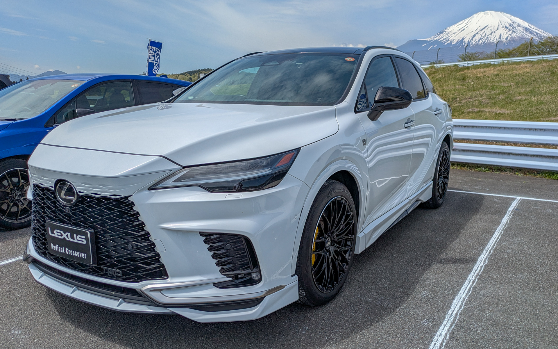 来場者はスポーツカーだけでなく軽自動車、軽トラック、ミニバン、SUV、輸入車などなど、さまざまなジャンルのクルマが並んでいた