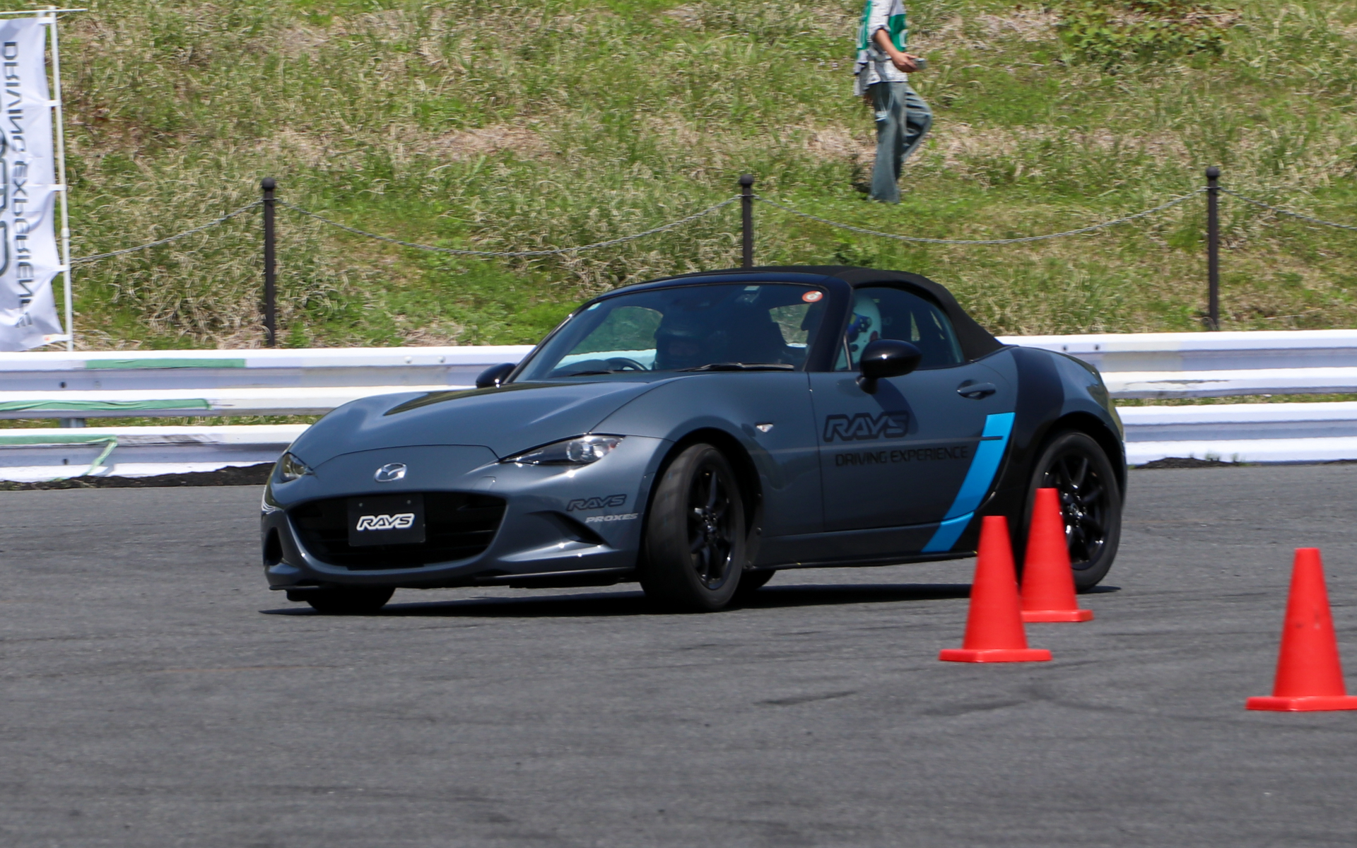 試乗車のロードスター（ZD型）