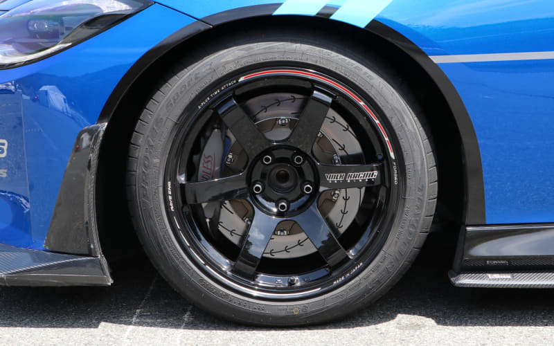 プロドライバーの助手席でホイールの違いを体感できる？ D1GP