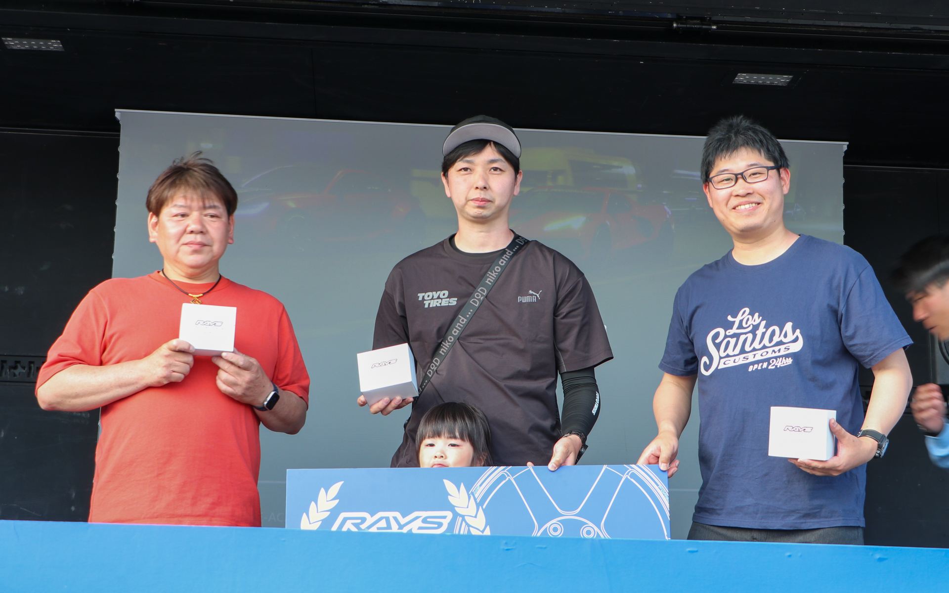 コンテストで表彰された3人