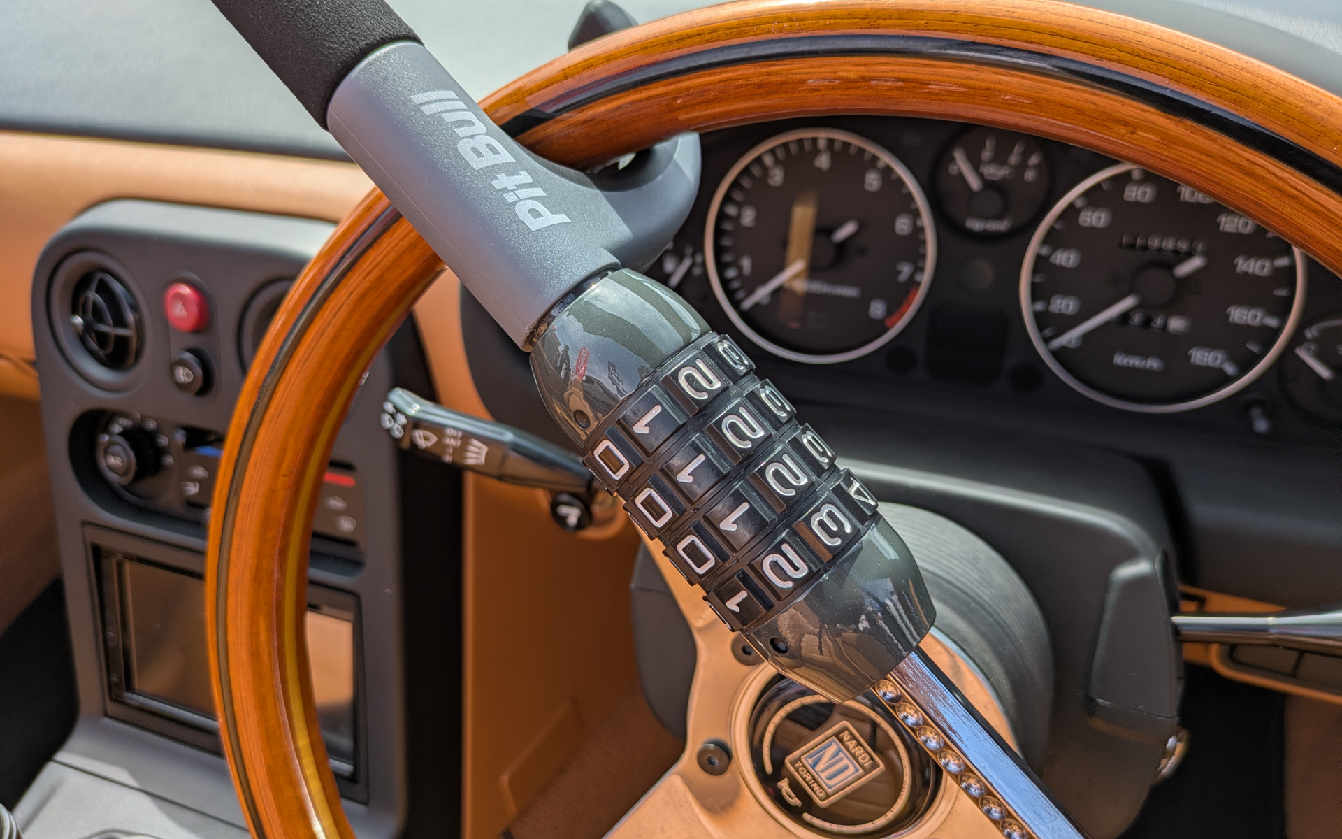 暗証番号は0～9の4桁なので1万通りとなる