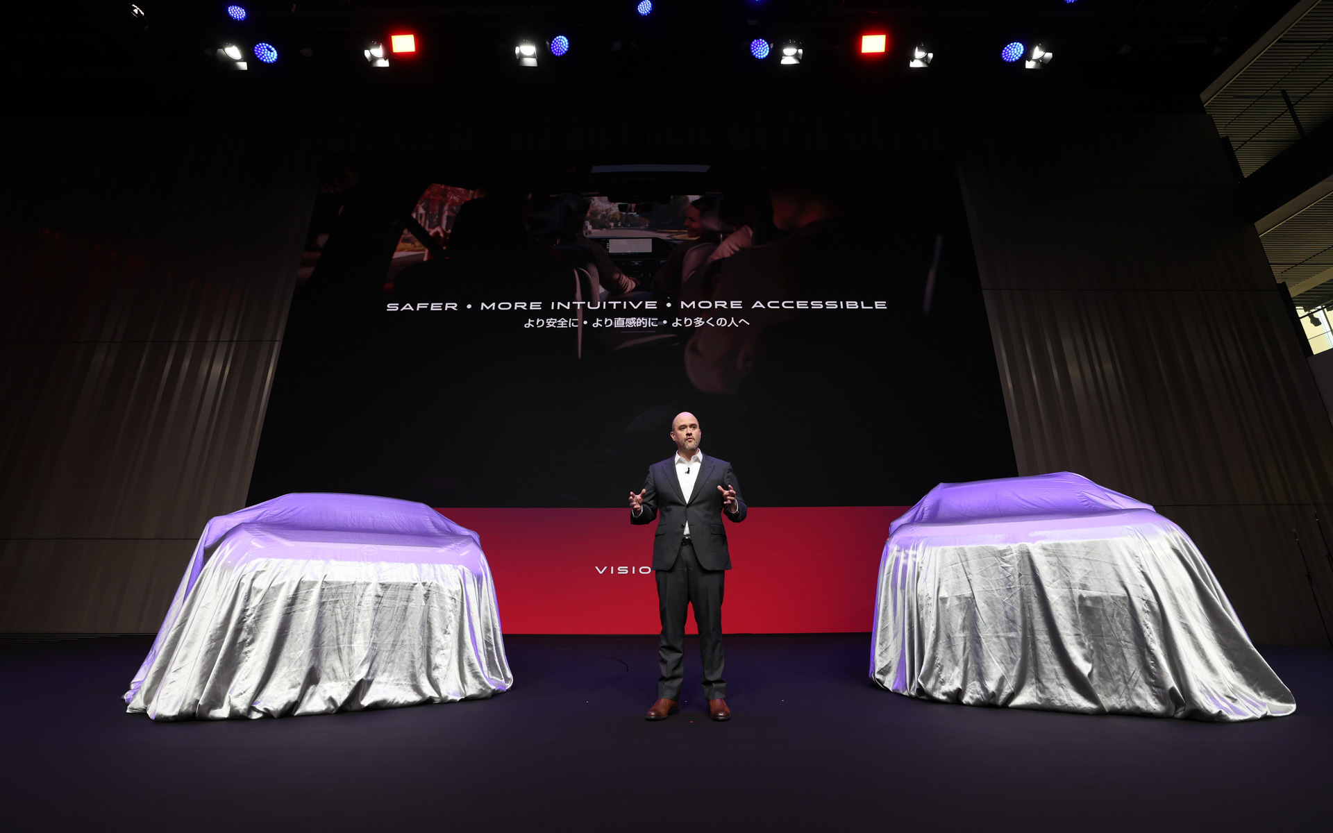 写真は4月14日に開催された長期ビジョン発表会に登壇したイヴァン エスピノーサ社長