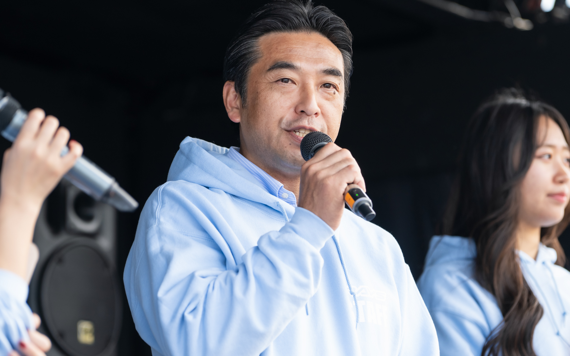 白幡勝広氏。1973年生まれ。千葉県出身。ウイリアムズF1チームにてメカニックおよびピットクルーとして活動し、世界最高峰の現場で実務を経験。現在はメディア出演や技術解説、講演などを通じて、F1の現場で培った知見を社会に還元している。極限環境におけるパフォーマンスの発揮、事前準備の重要性、そして高度なチームワークについて、実体験に基づく示唆を提供している