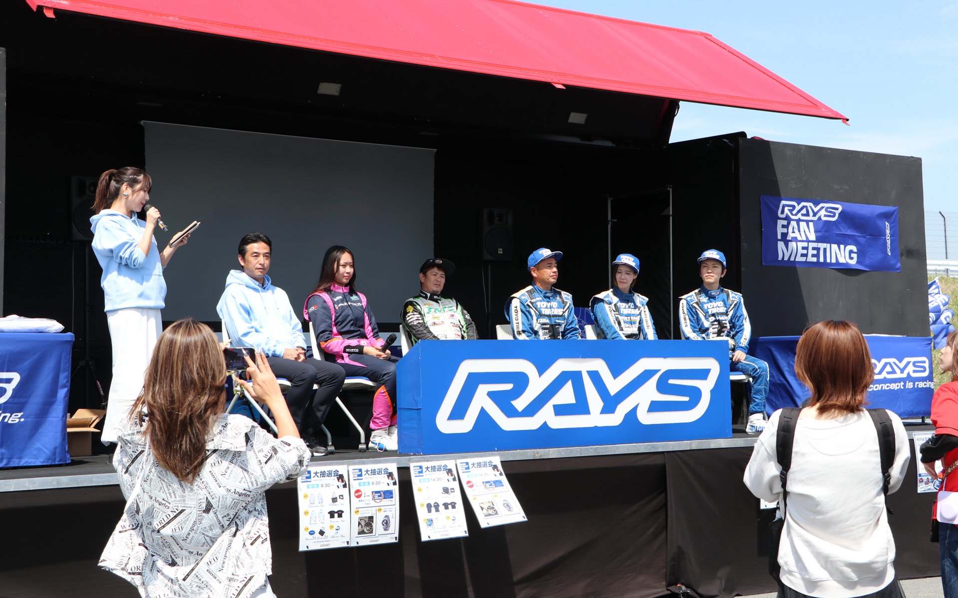 両名は4月19日のレイズファンミーティング内でアンバサダー就任が発表され、早速ステージトークショーにも参加していた